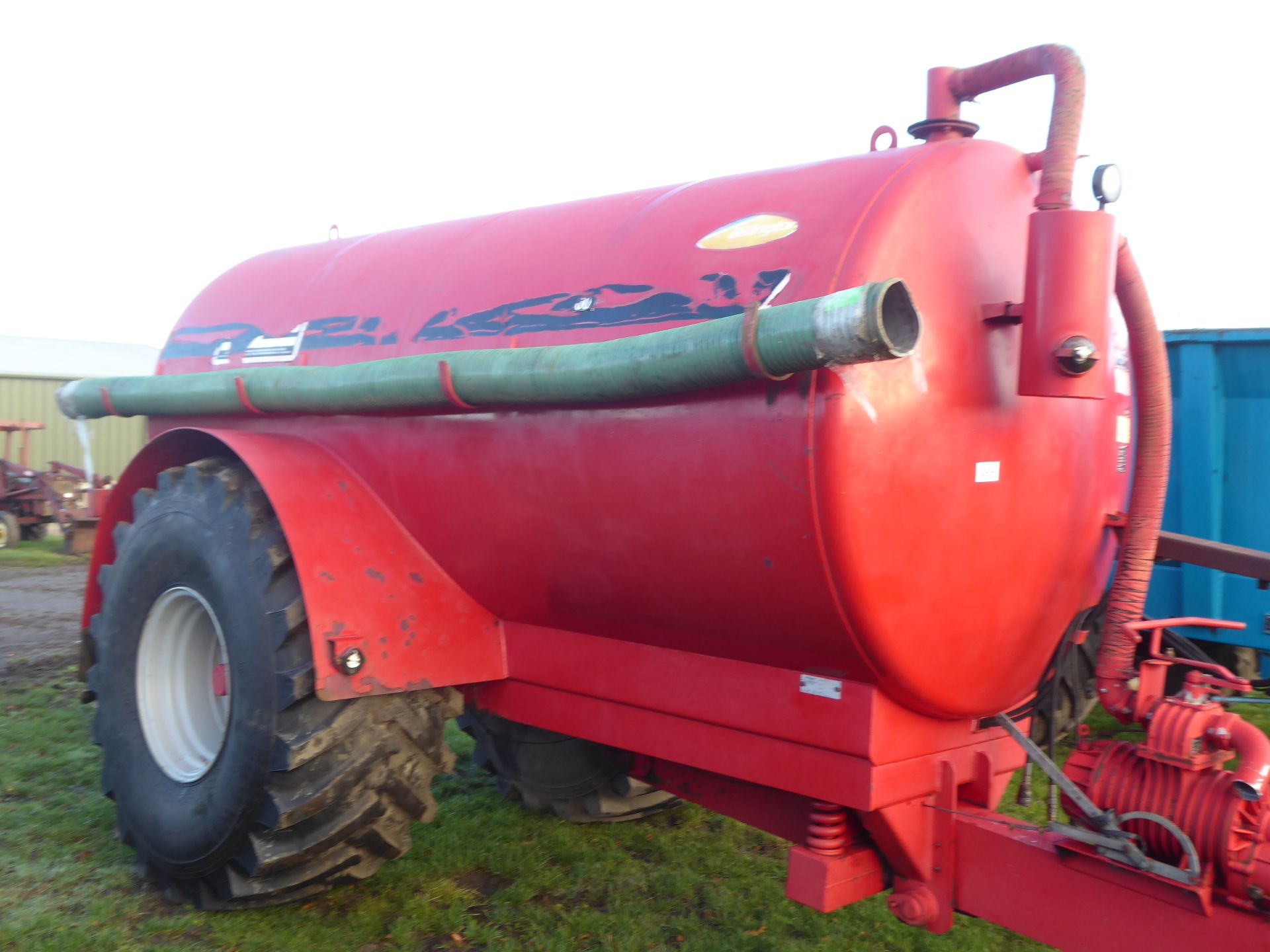 2006 Hi-Spec 2000 gallon slurry tanker, 28.1/26 tyres