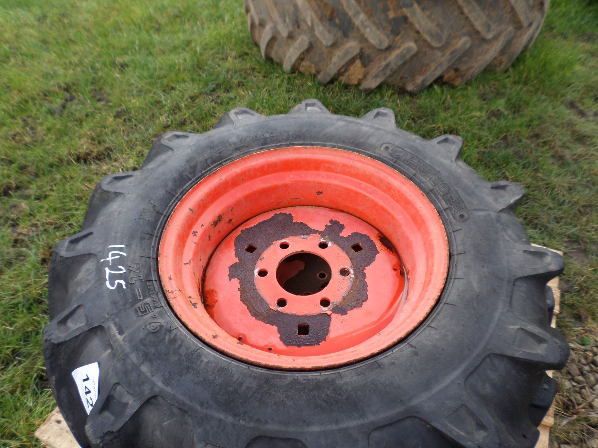 Pair Kubota tractor wheels/tyres 9.5/16 - Image 3 of 3