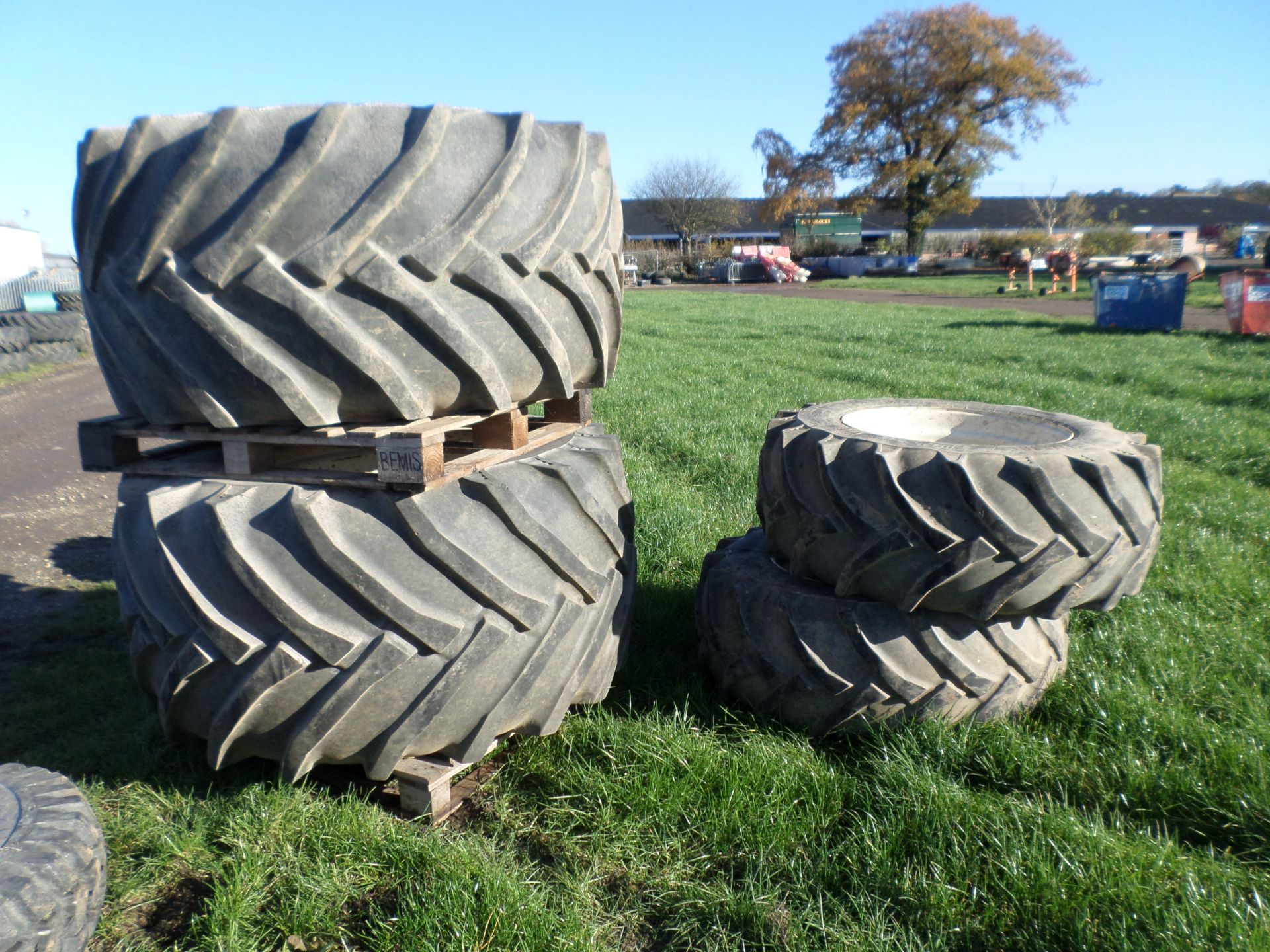 Full set of Trelleborg Twin 414 flotation wheels for New Holland/Case, 800/50/34, 60\% and 500/60/