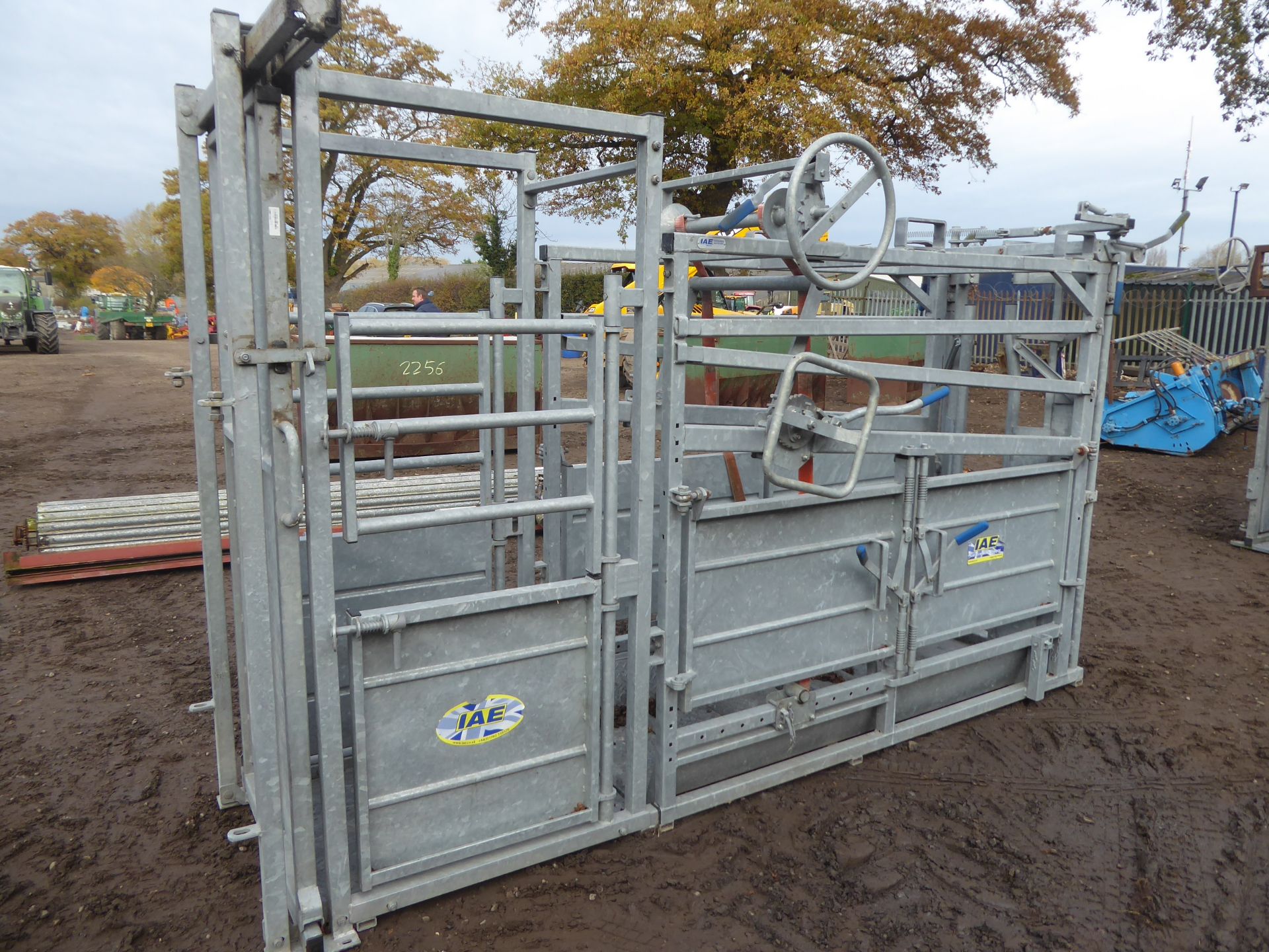 IAE cattle belly clipper crush, as new - Image 3 of 3