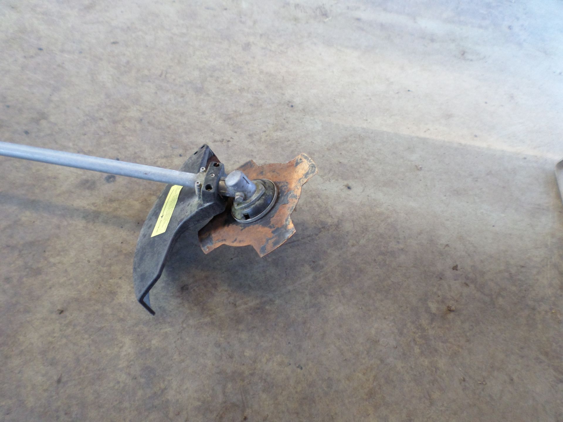 Petrol strimmer NO VAT - Image 2 of 3