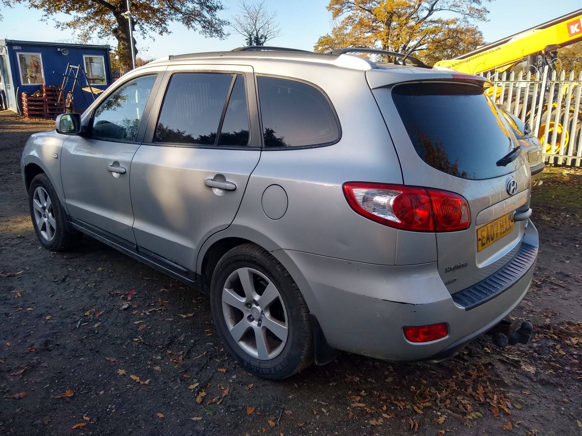 Hyundai Santa Fe CDX+ auto in silver, 2.2 TD (diesel), 7 seats, CD/DVD player, leather seats, - Image 8 of 9