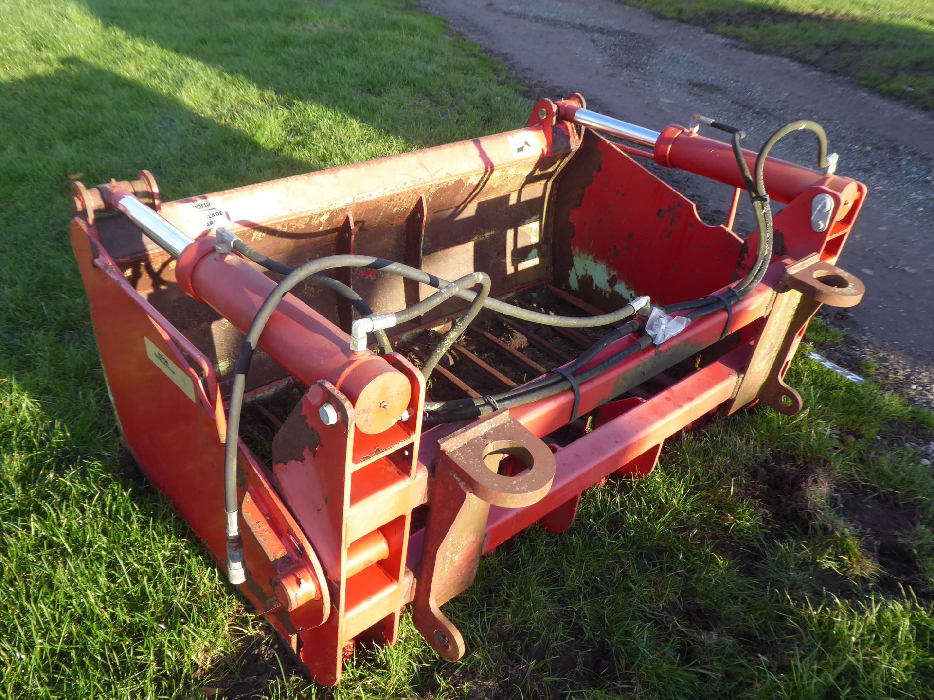 McHale silage shear grab in good order, 2008 - Image 2 of 2