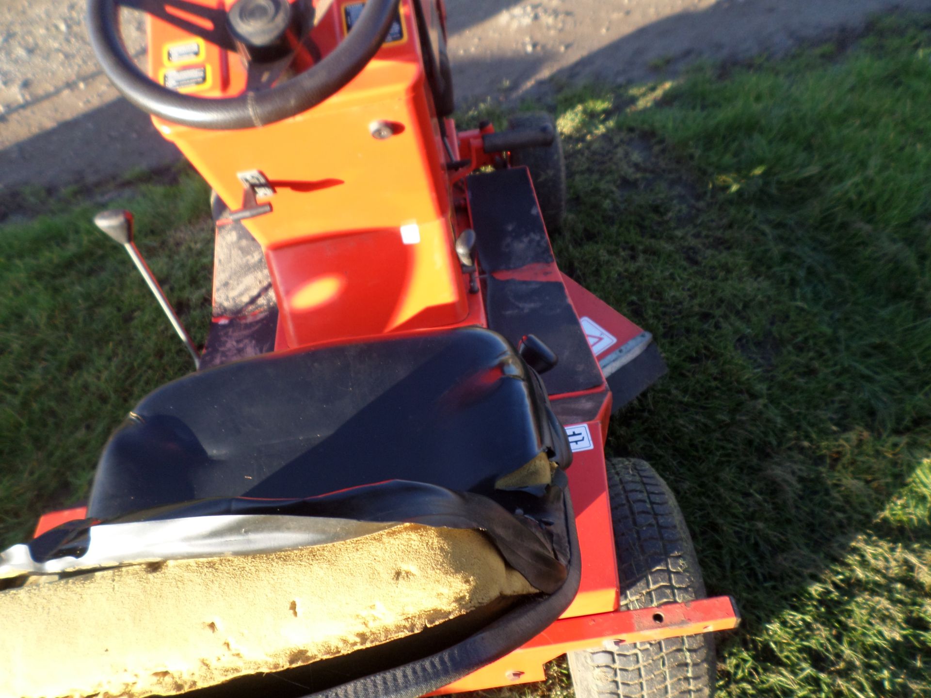 Westwood S1000 electric start ride on mower, side discharge deck, used this season but not serviced - Image 2 of 3