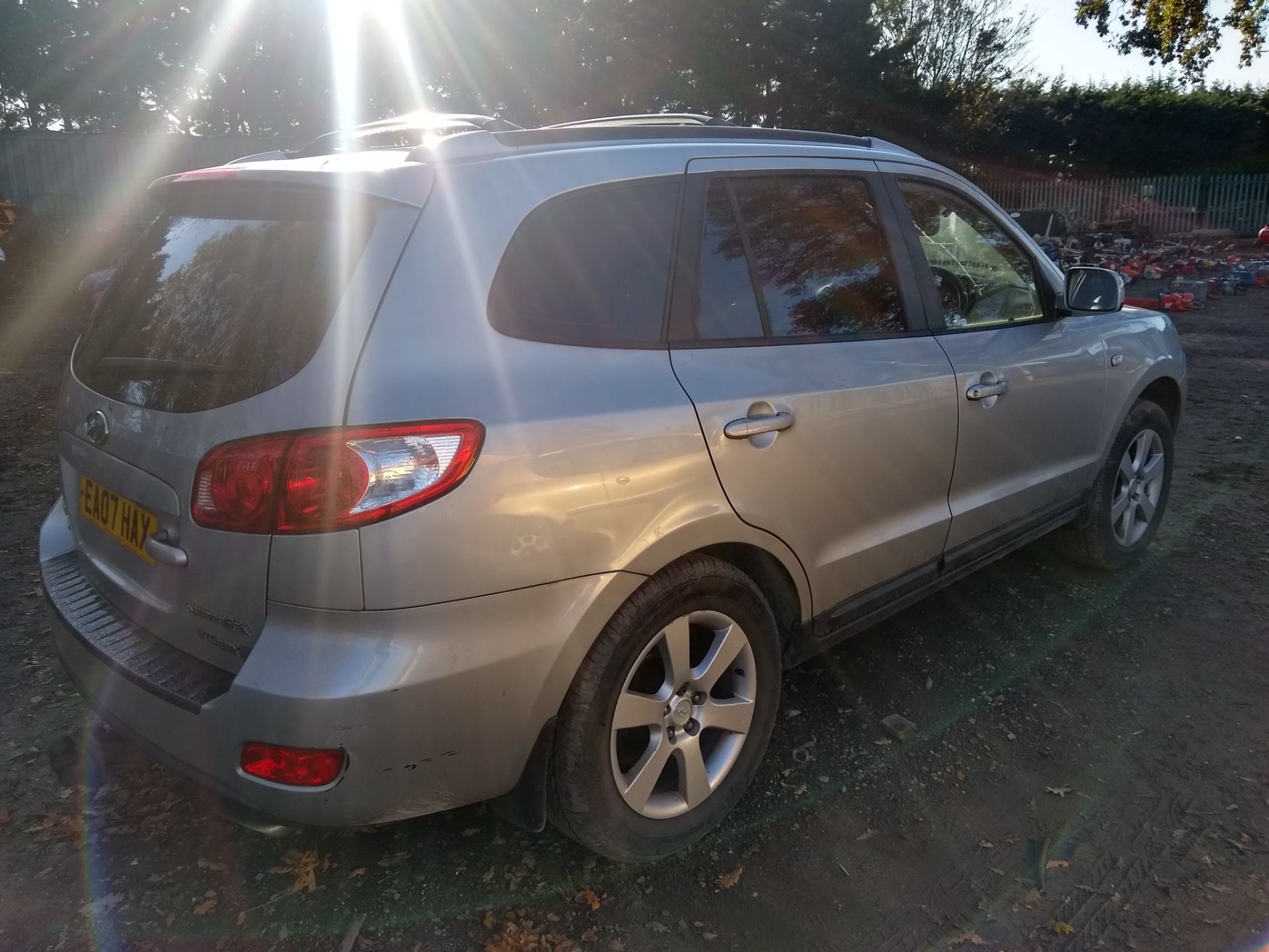 Hyundai Santa Fe CDX+ auto in silver, 2.2 TD (diesel), 7 seats, CD/DVD player, leather seats, - Image 7 of 9