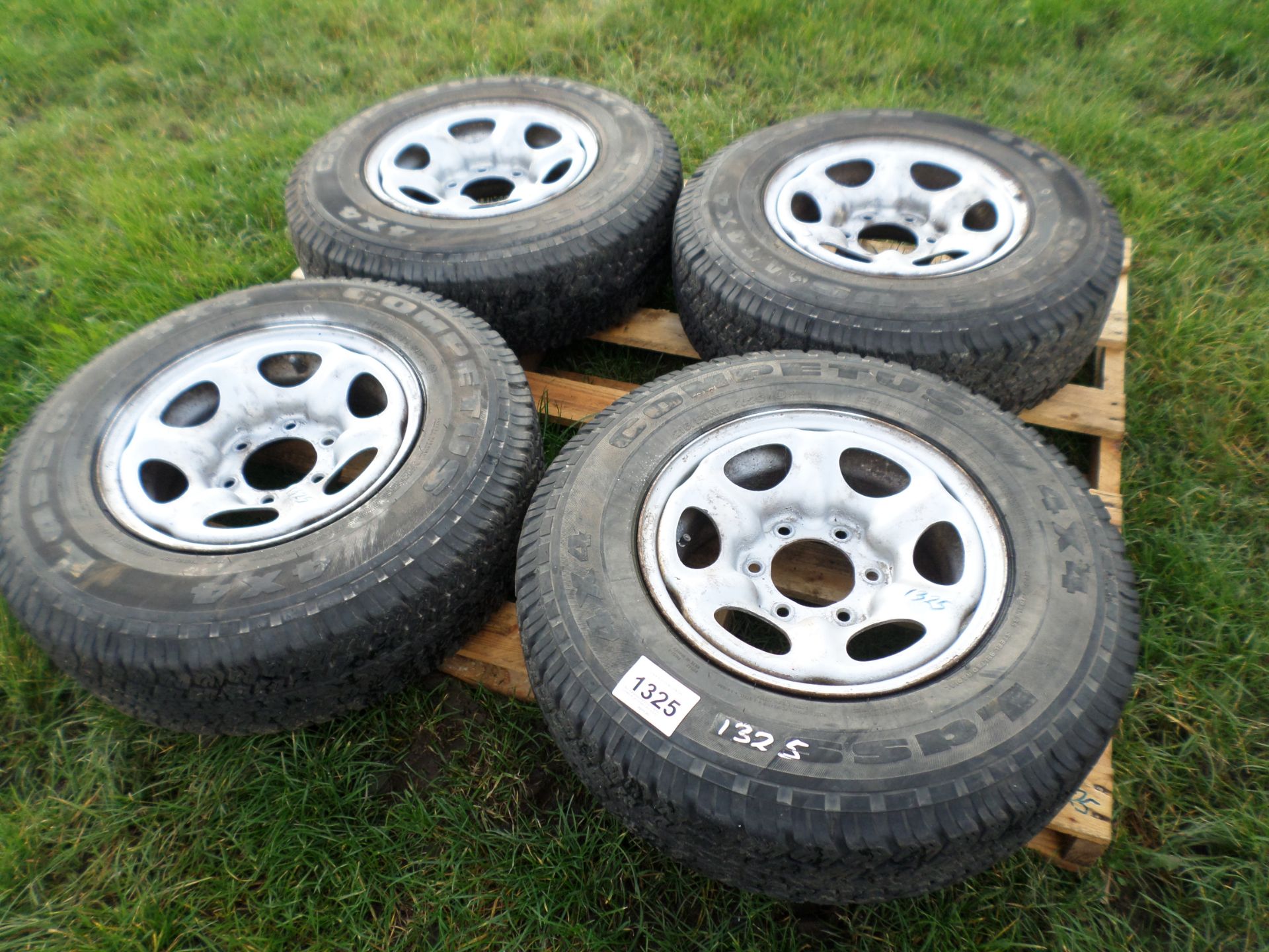 Set of 4 wheels/tyres for Toyota 215/80/16, all inflated and sound