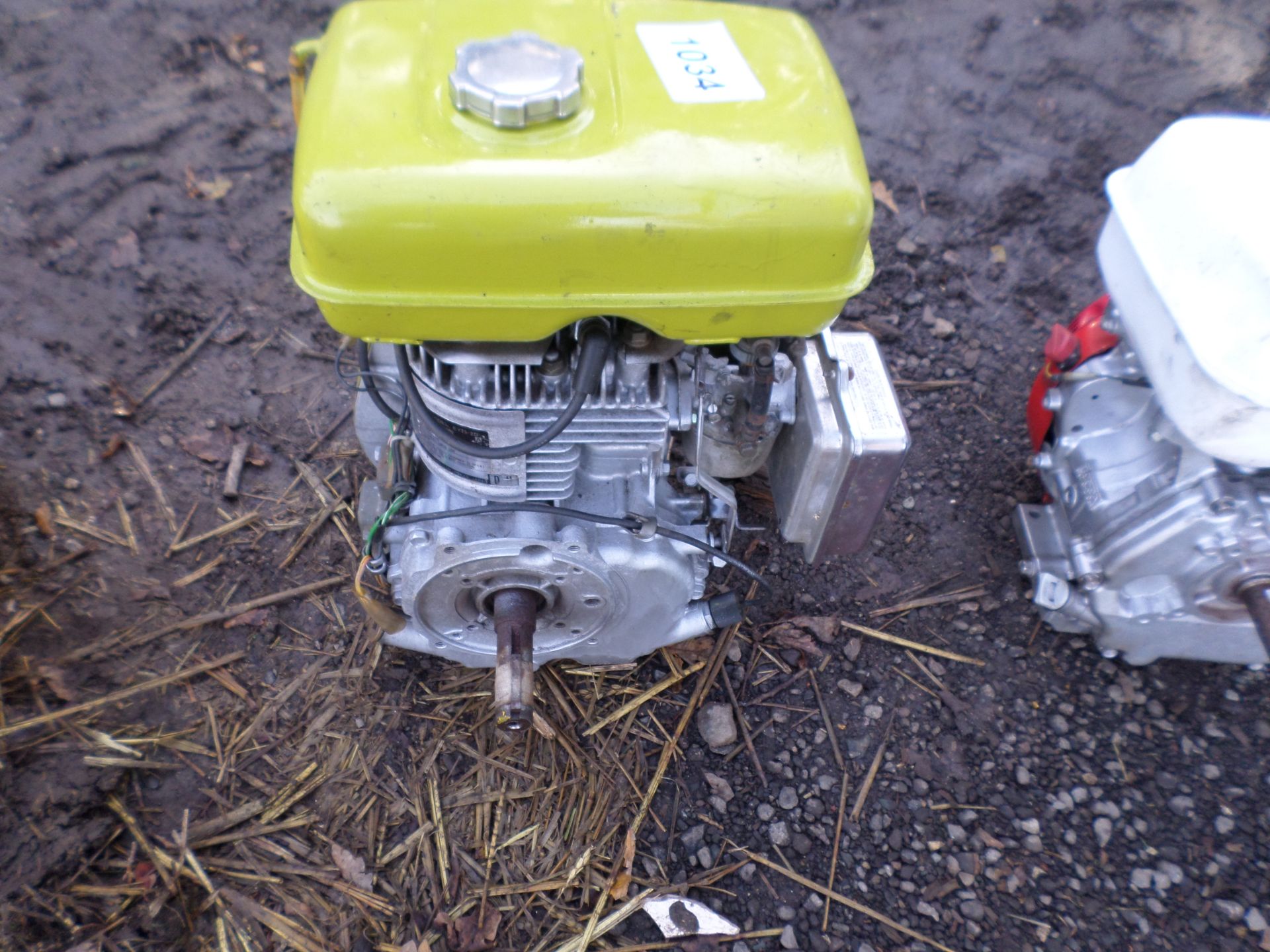 Robin EY25 8HP engine NO VAT - Image 2 of 3