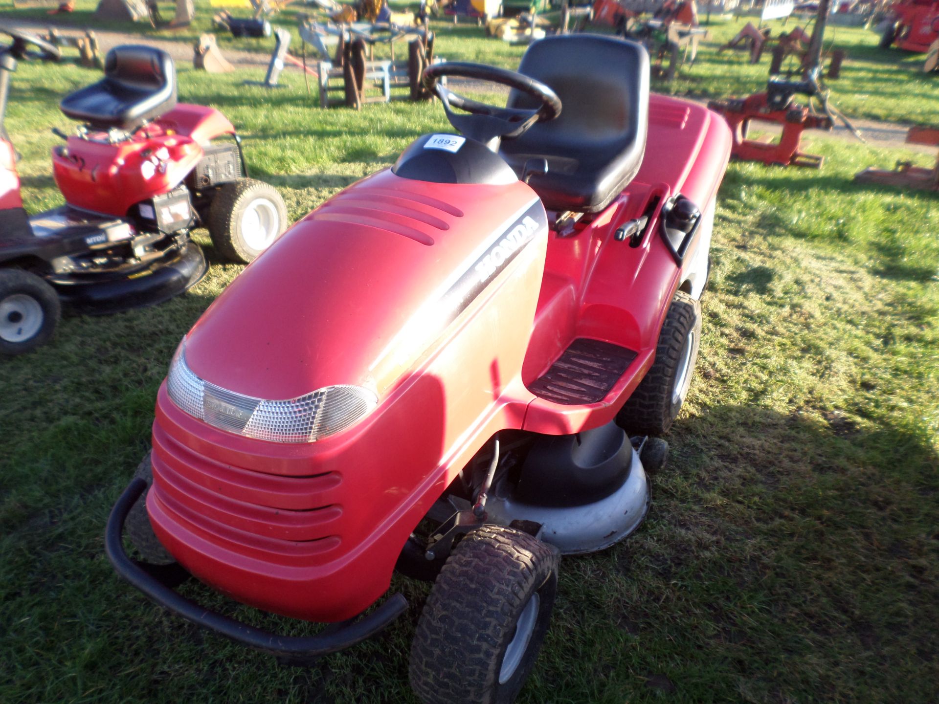 Honda 2417 V-twin 17HP hydrostatic drive ride on mower, 40" direct collect deck, electric tip