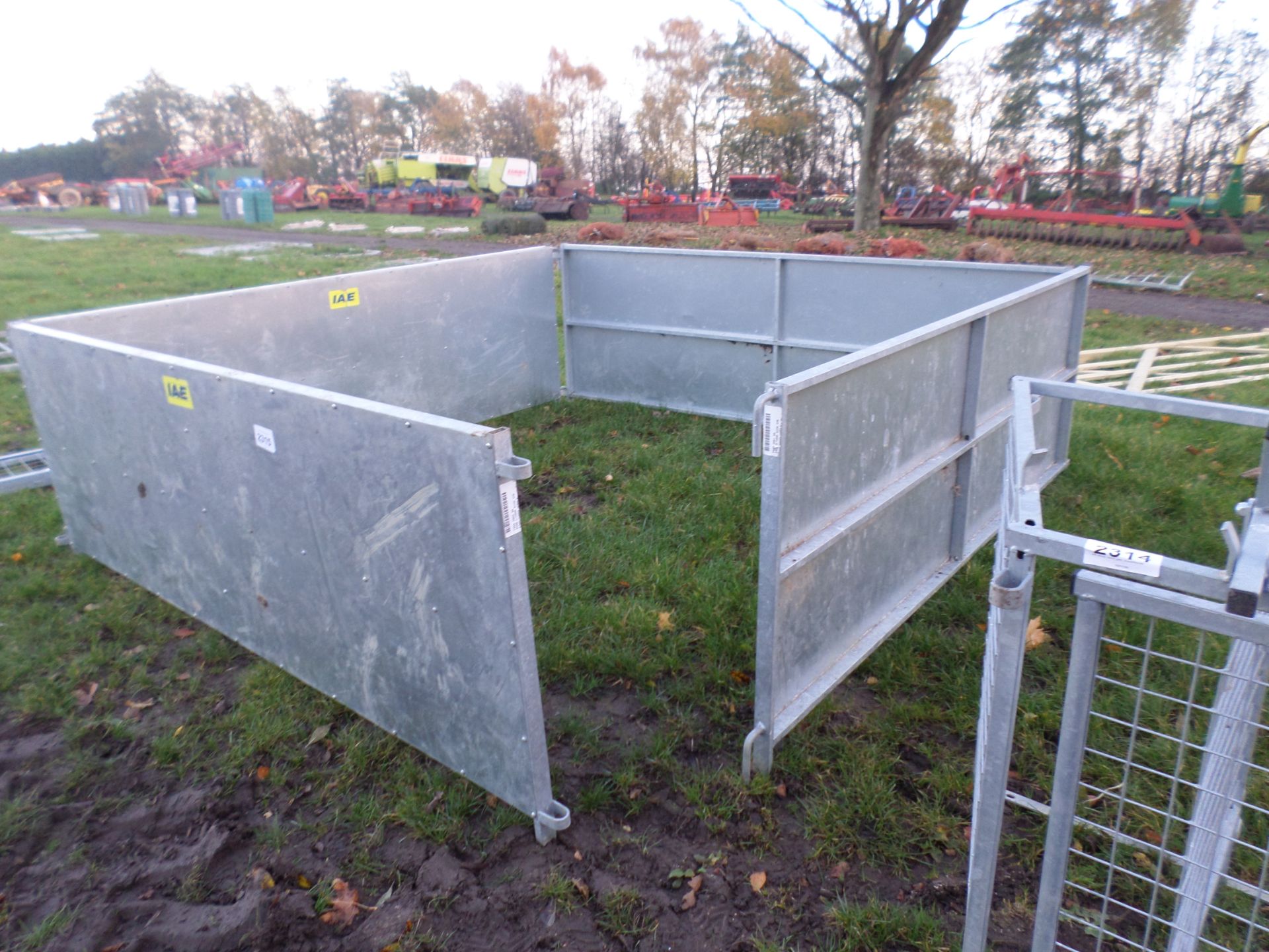 4 x IAE sheep race panels, 6 months old, hardly used NO VAT - Image 2 of 2