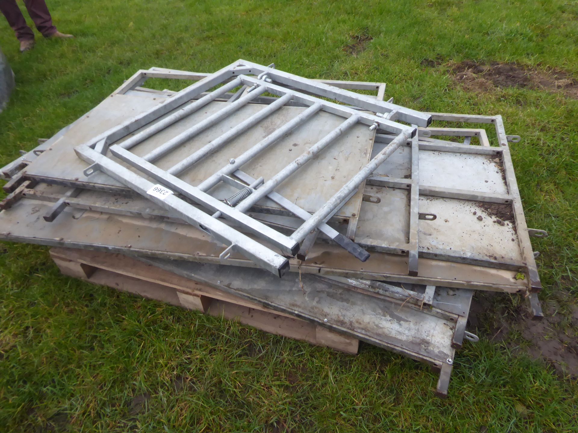 3 x 4ft, 6 x 6ft sheep hurdles plus one integral gate, all galvanised NO VAT