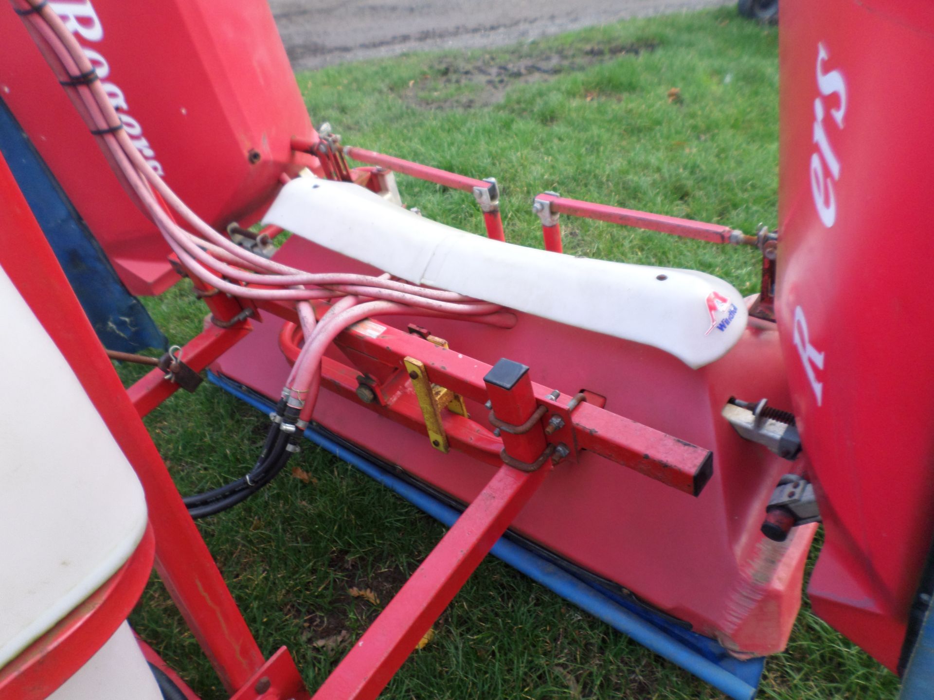 Gambetti Barre groundcare sprayer with Rogers shrouded boom - Image 2 of 2