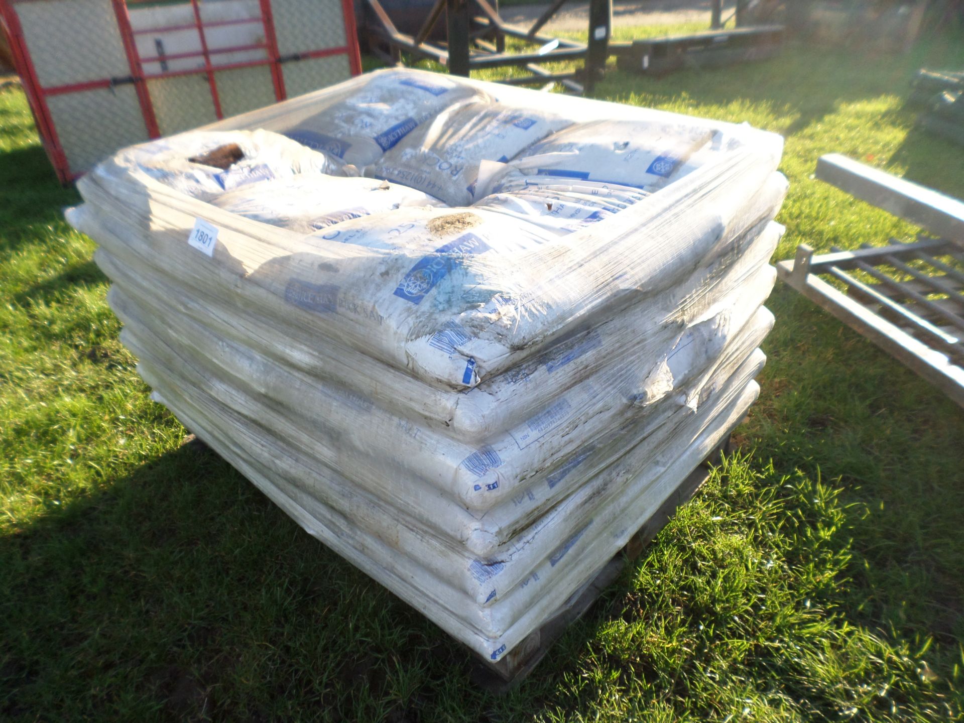Pallet of approx 60 x 25kg bags of rock salt