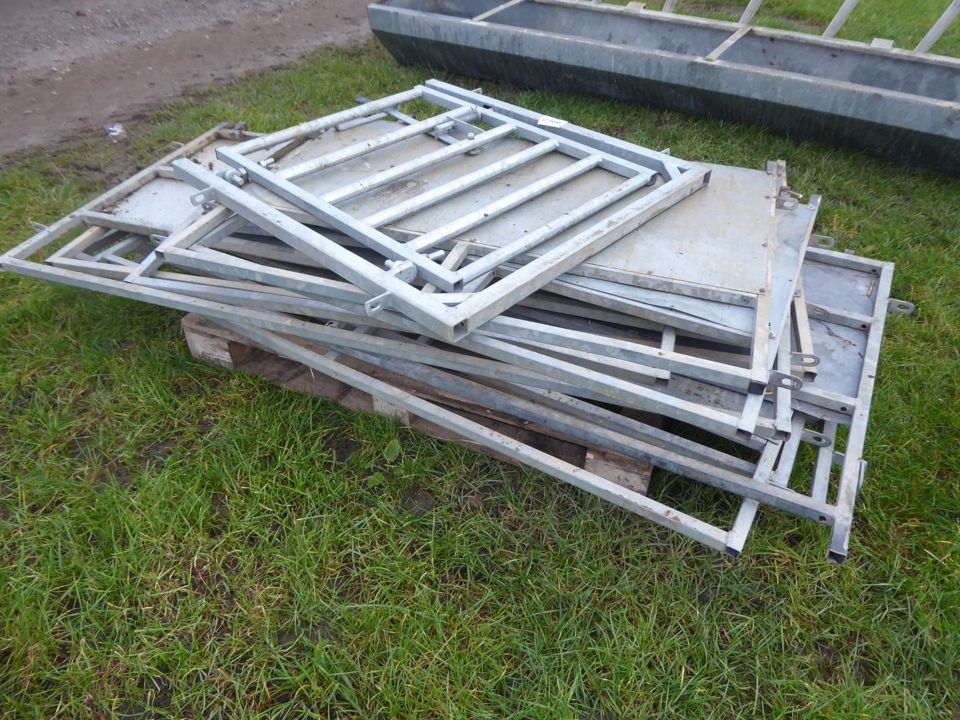 3 x 4ft, 6 x 6ft sheep hurdles plus one integral gate, all galvanised NO VAT - Image 2 of 2