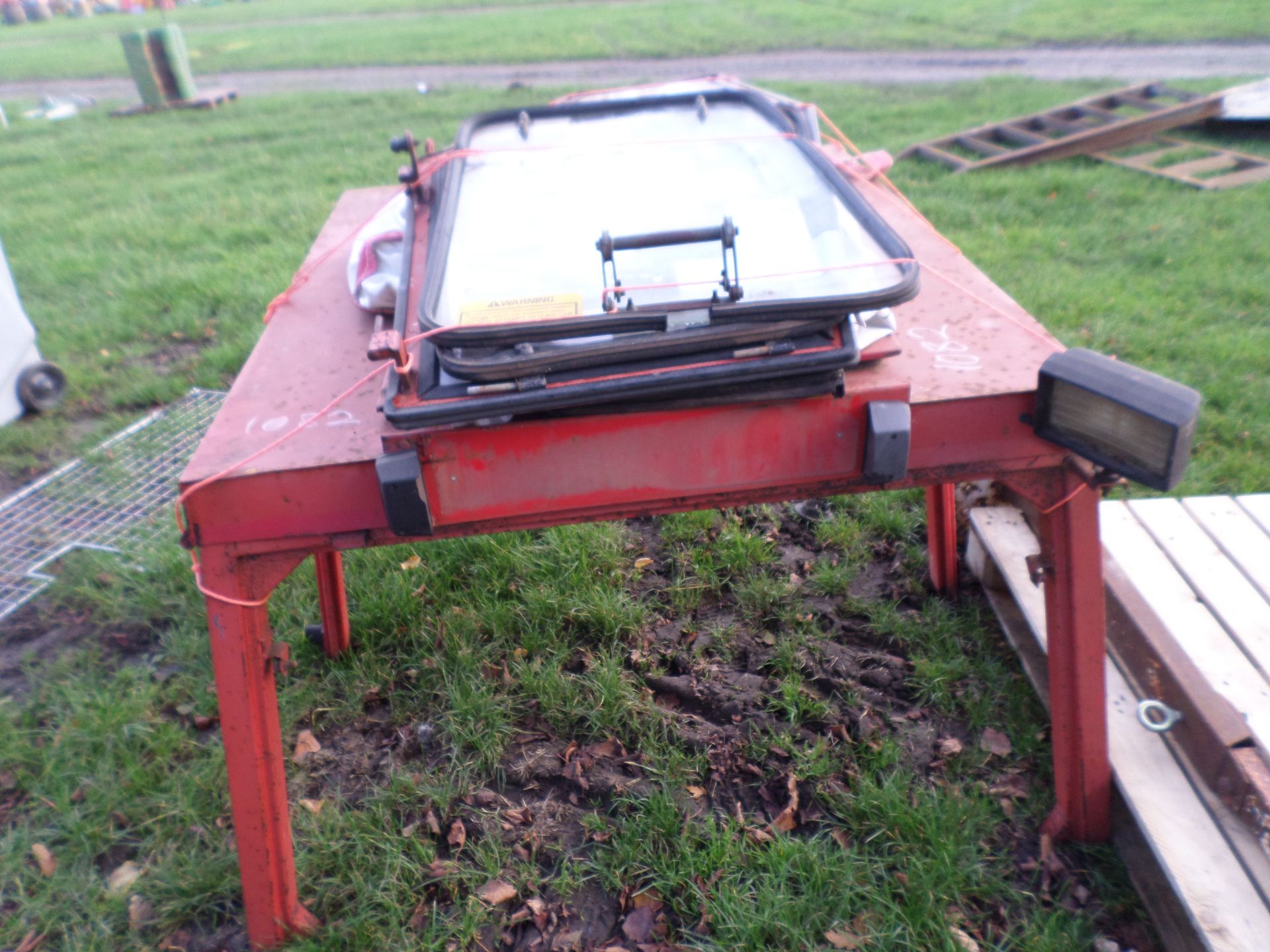 Tractor cab for MF 250, upper parts and pair doors, good condition - Image 2 of 2