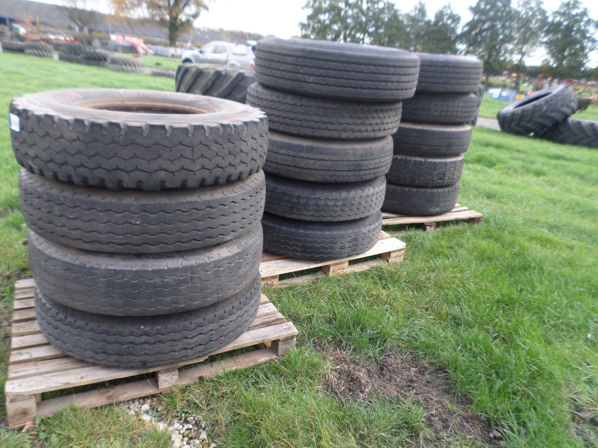 Quantity of various 11/22.5 tyres and rims, idea for trailers