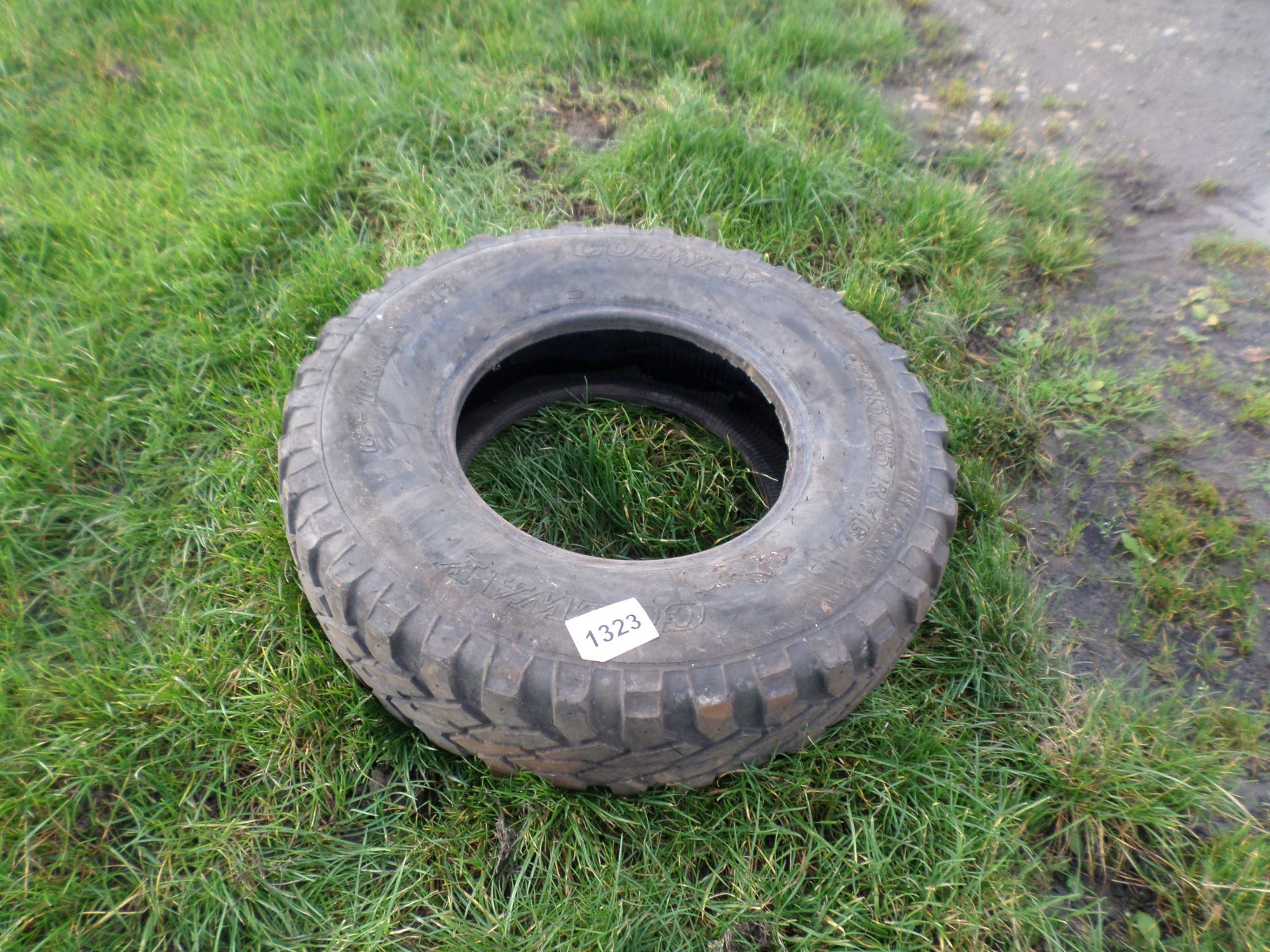 Tyre 235/85/16 NO VAT
