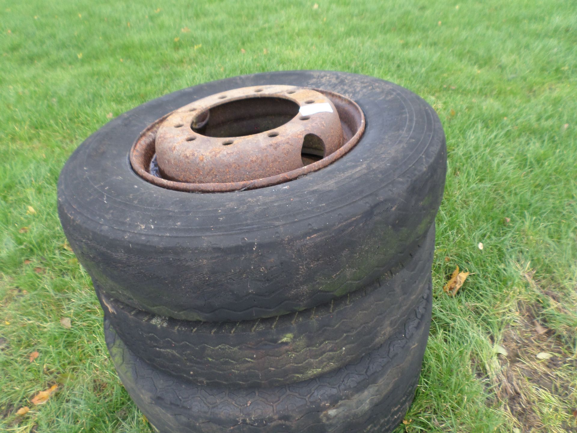 4 lorry wheels/tyres - Image 2 of 2
