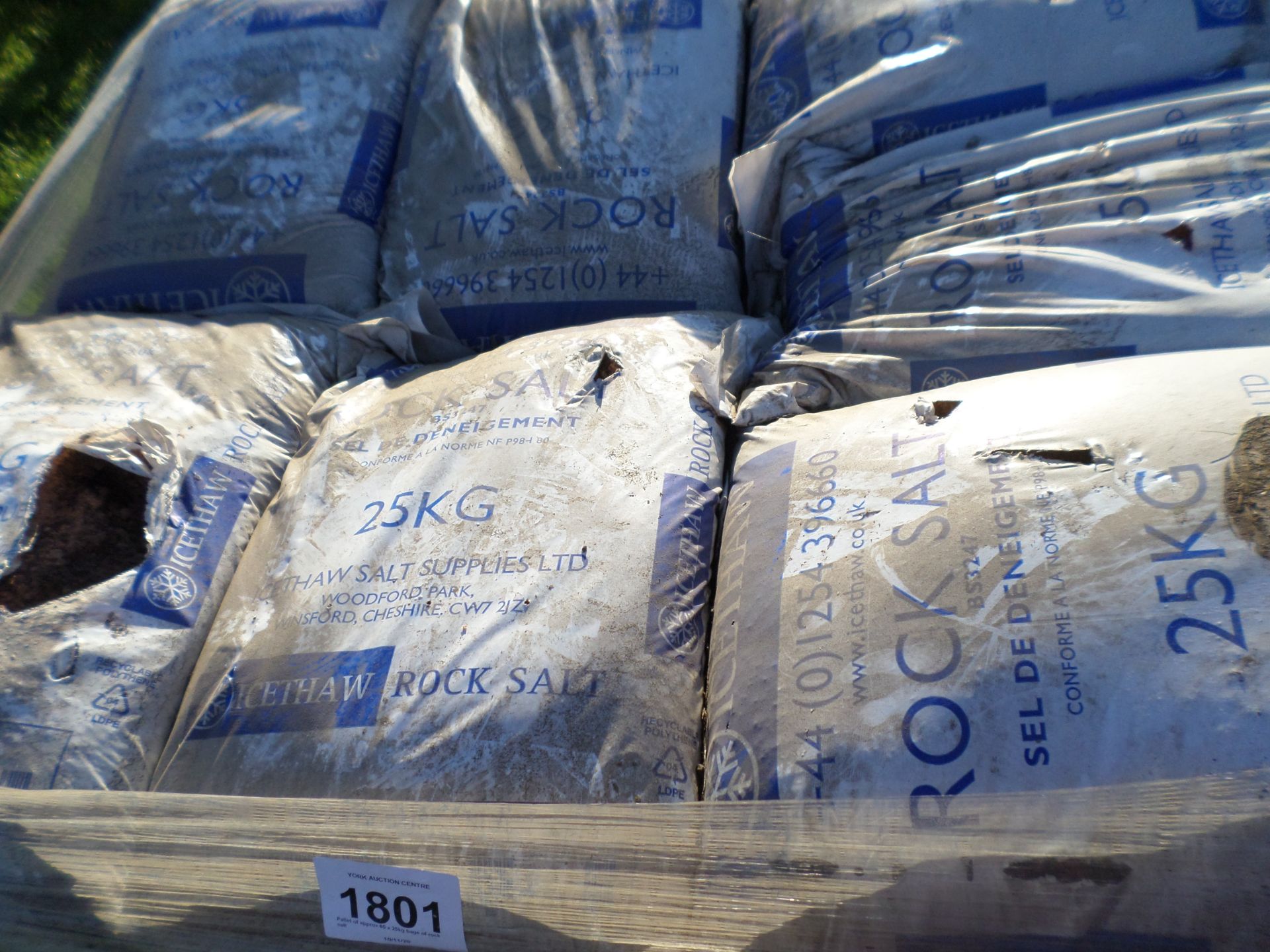 Pallet of approx 60 x 25kg bags of rock salt - Image 2 of 2
