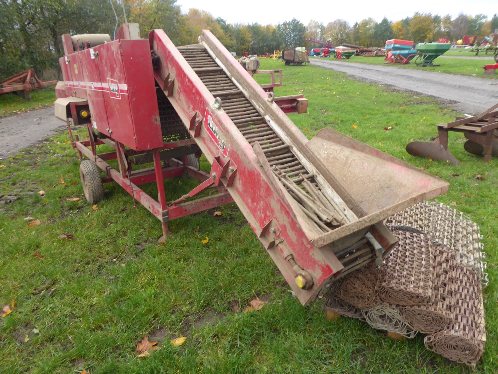 Tong 3A 24" potato grader c/w selection of screens, single phase - Image 4 of 4