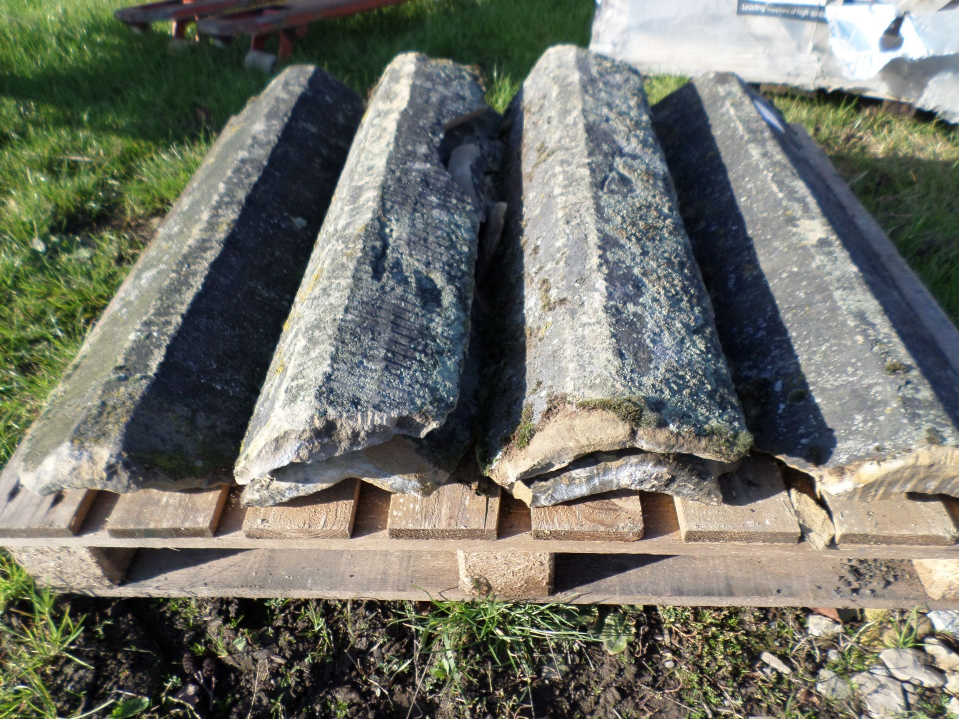 Pallet of stone roof ridges - Image 2 of 2