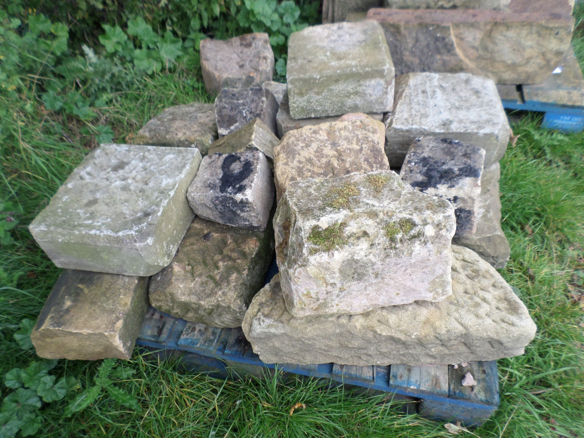 Pallet of building stone - Image 2 of 2