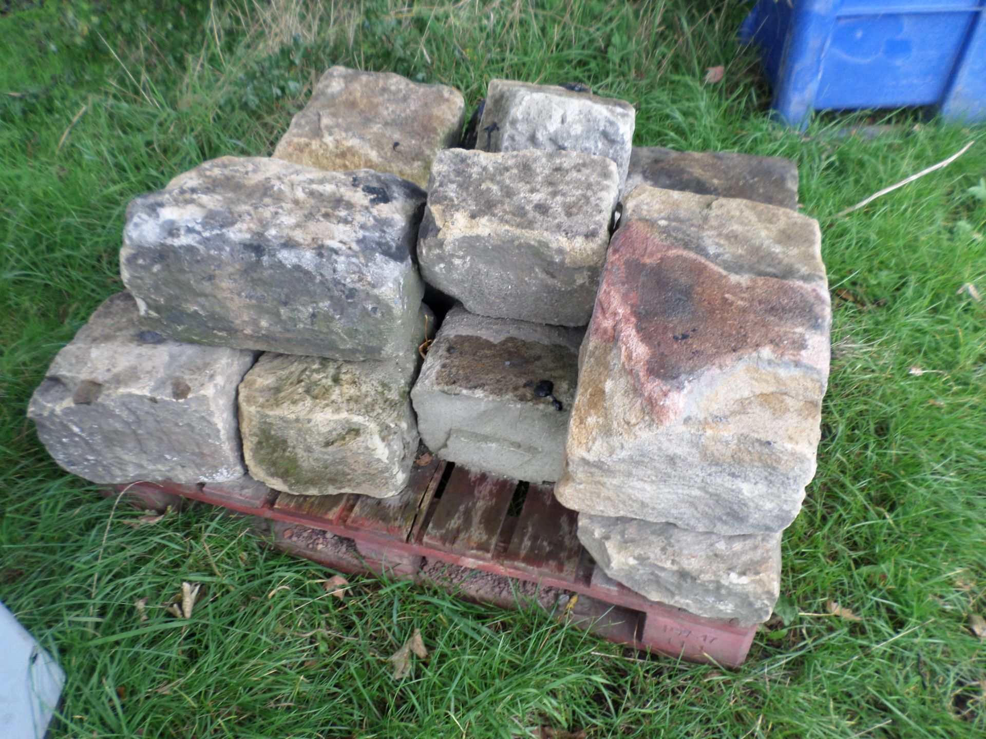 Pallet of building stone - Image 2 of 2