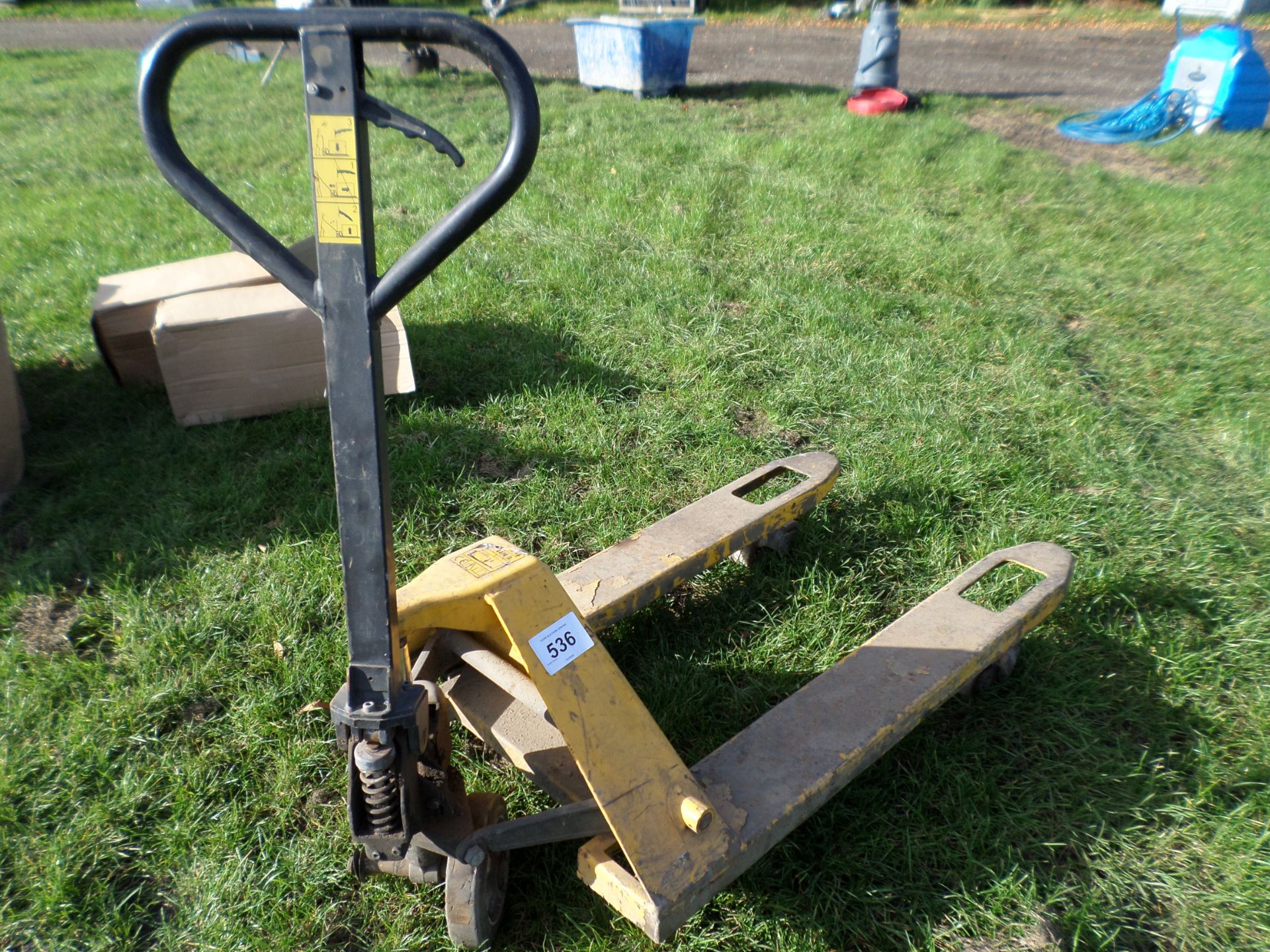 Pallet truck NO VAT