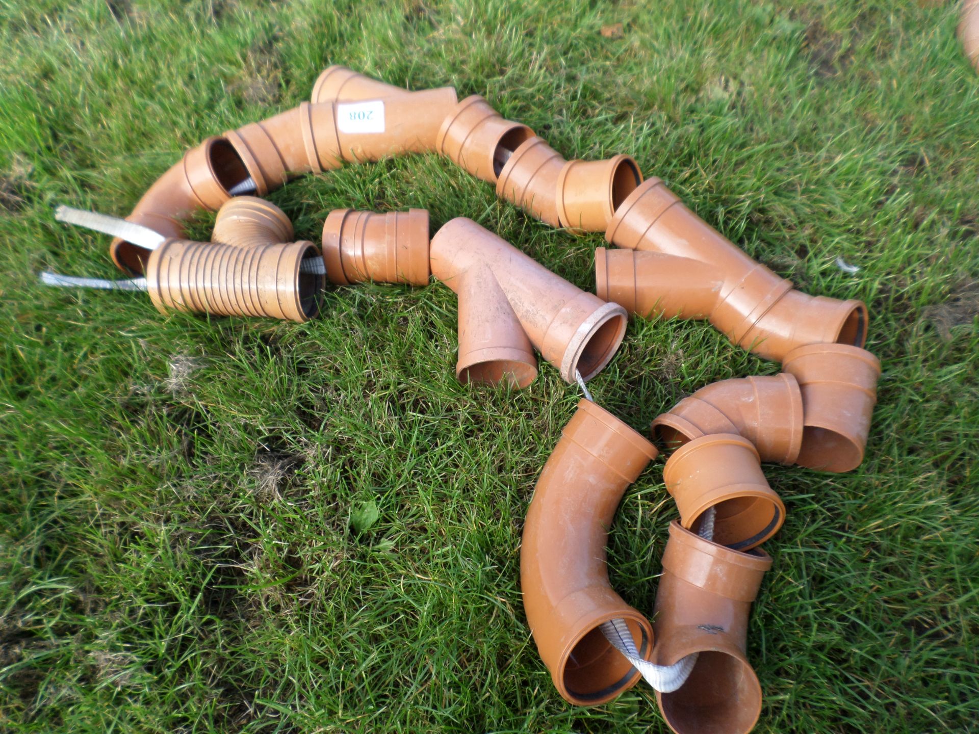 Assorted 4" drainage fittings NO VAT - Image 2 of 2