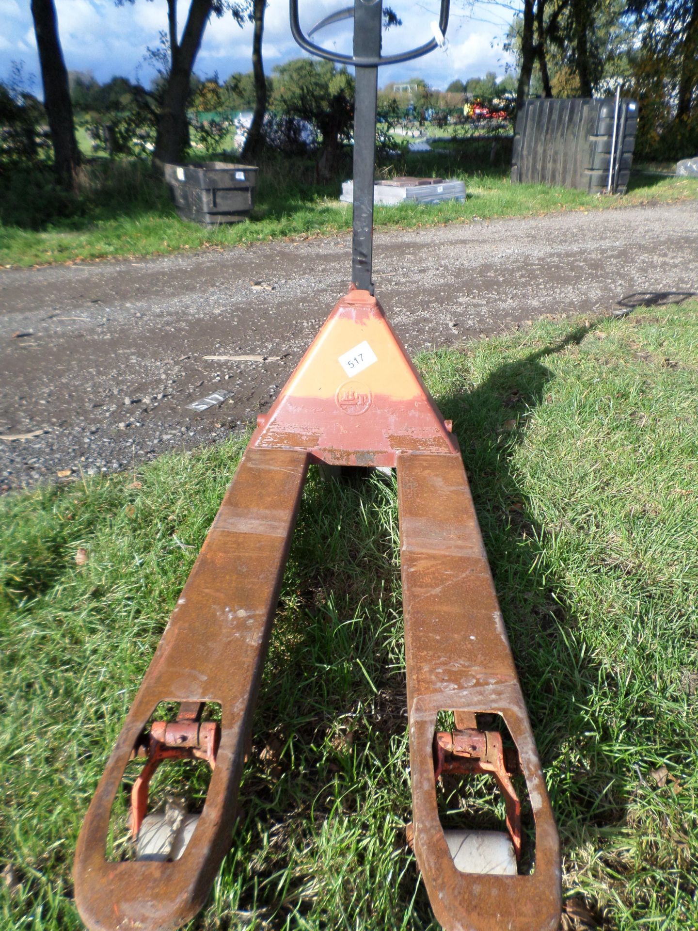 2.5T pallet truck, tested till July 2021, working NO VAT - Image 2 of 2