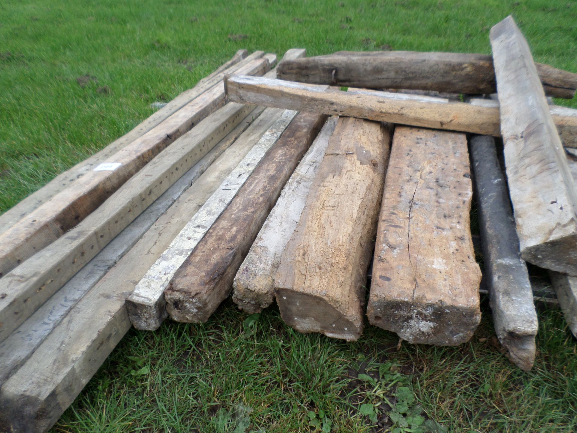 8 x reclaimed oak beams 9'x4"x4" and 7 x 5ft timber beams NO VAT - Image 2 of 3