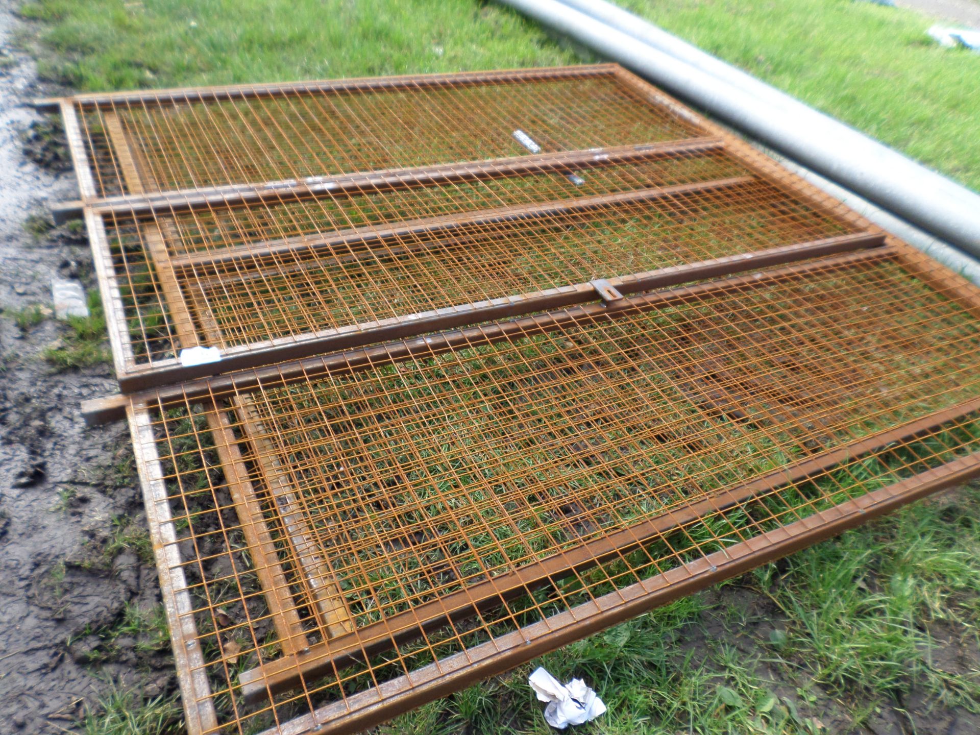Steel mesh 3 panels NO VAT - Image 2 of 2