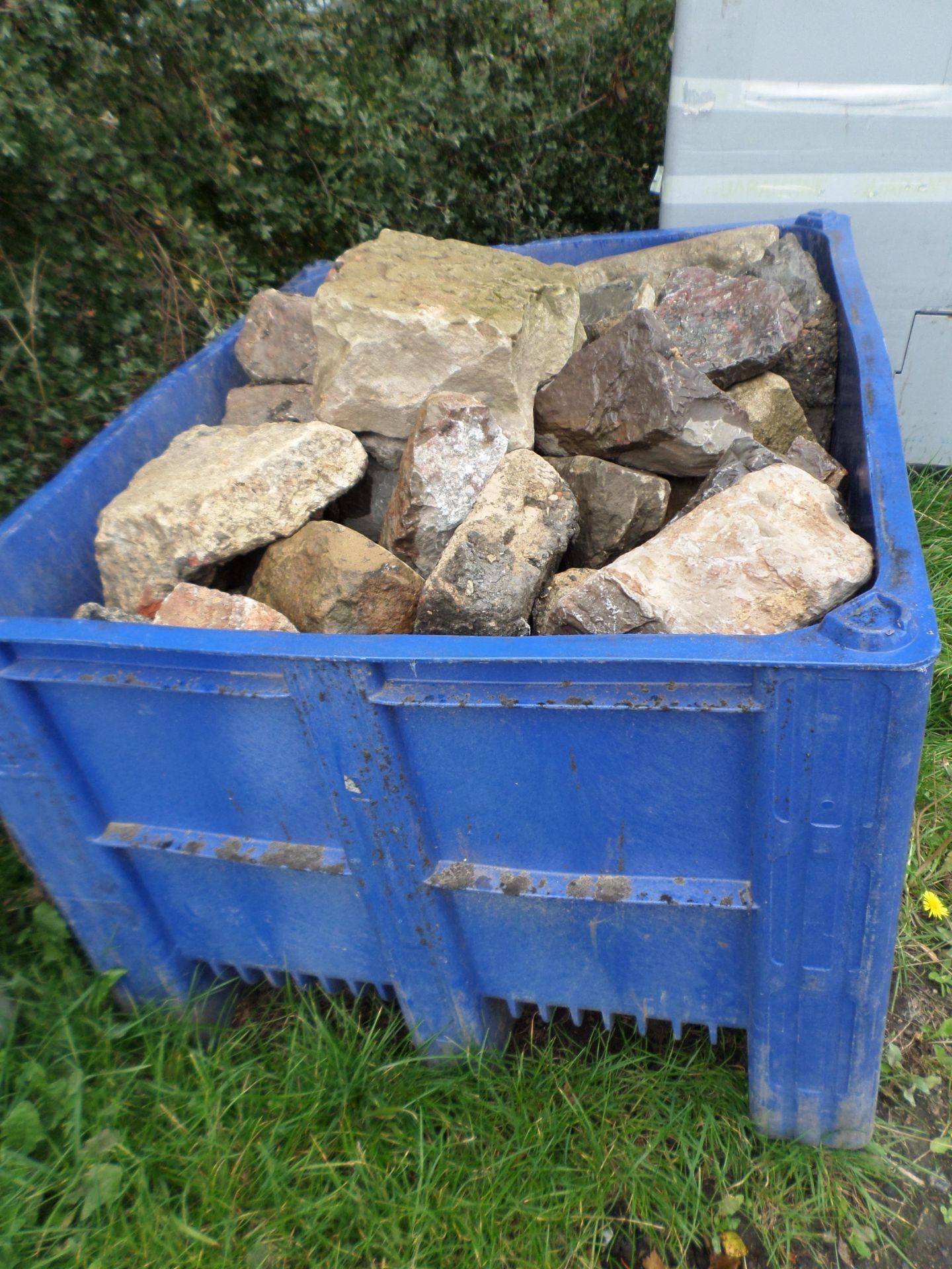 Pallet of building stone - Image 2 of 2