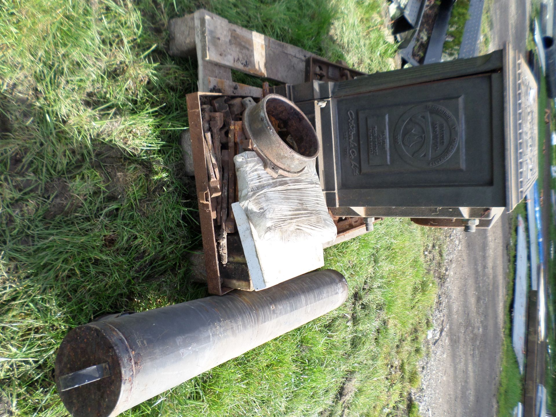 Large Coalbrookdale Darby multifuel stove with back boiler and accessories NO VAT - Image 2 of 3