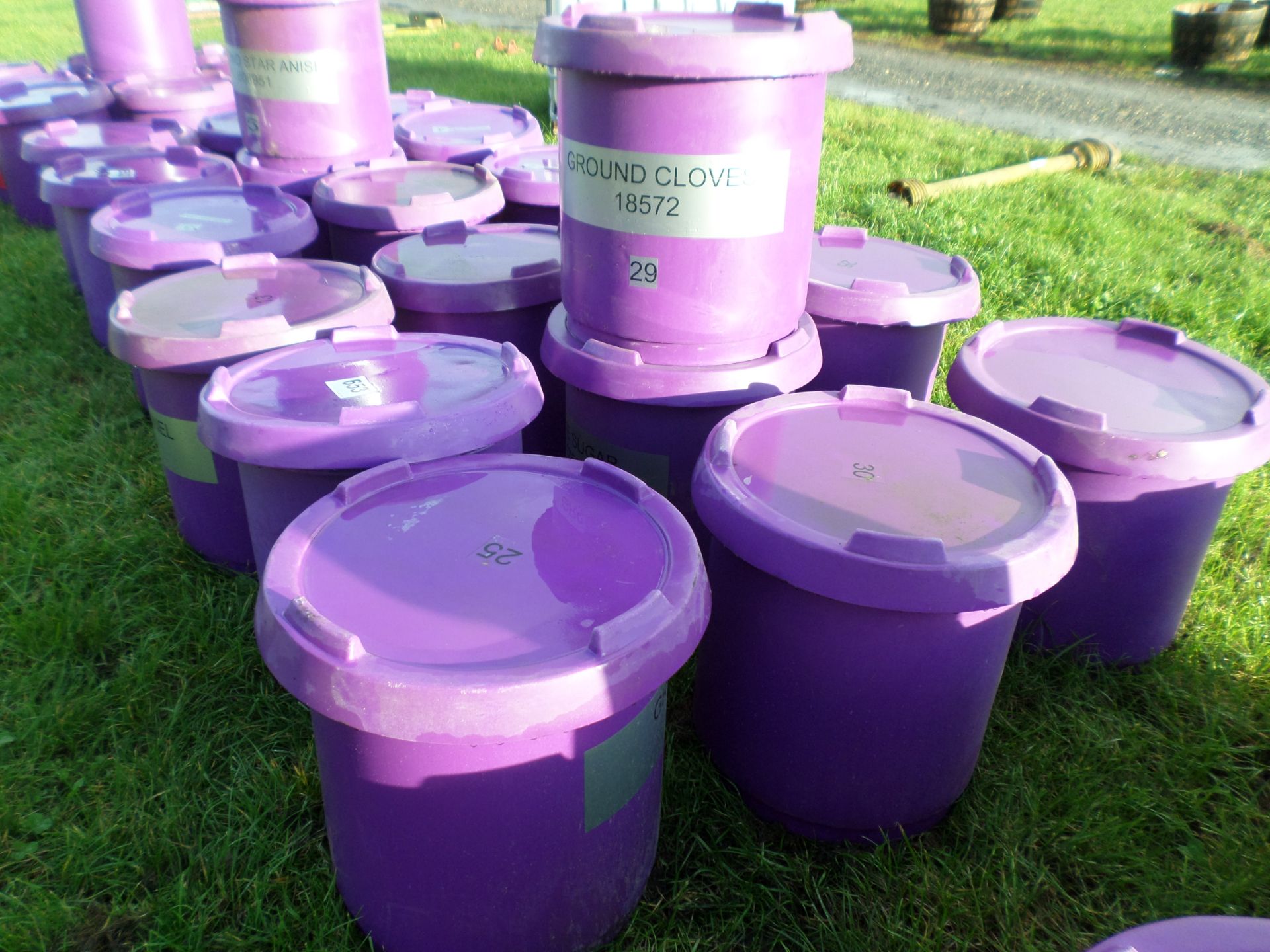 10 heavy duty plastic tubs with lids - Image 2 of 2