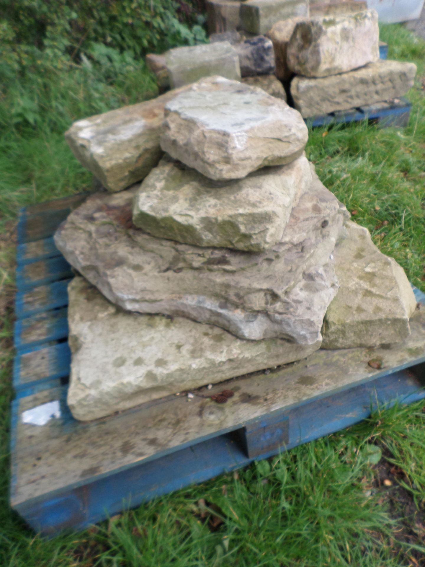 Pallet of building stone - Image 2 of 2