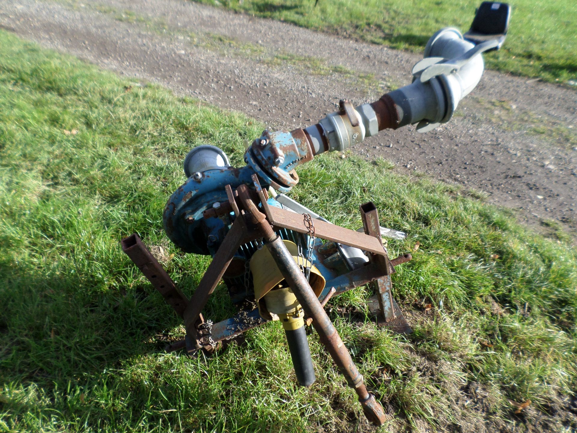 Tractor mounted 4" water pump with linkages, wo NO VAT - Image 2 of 2