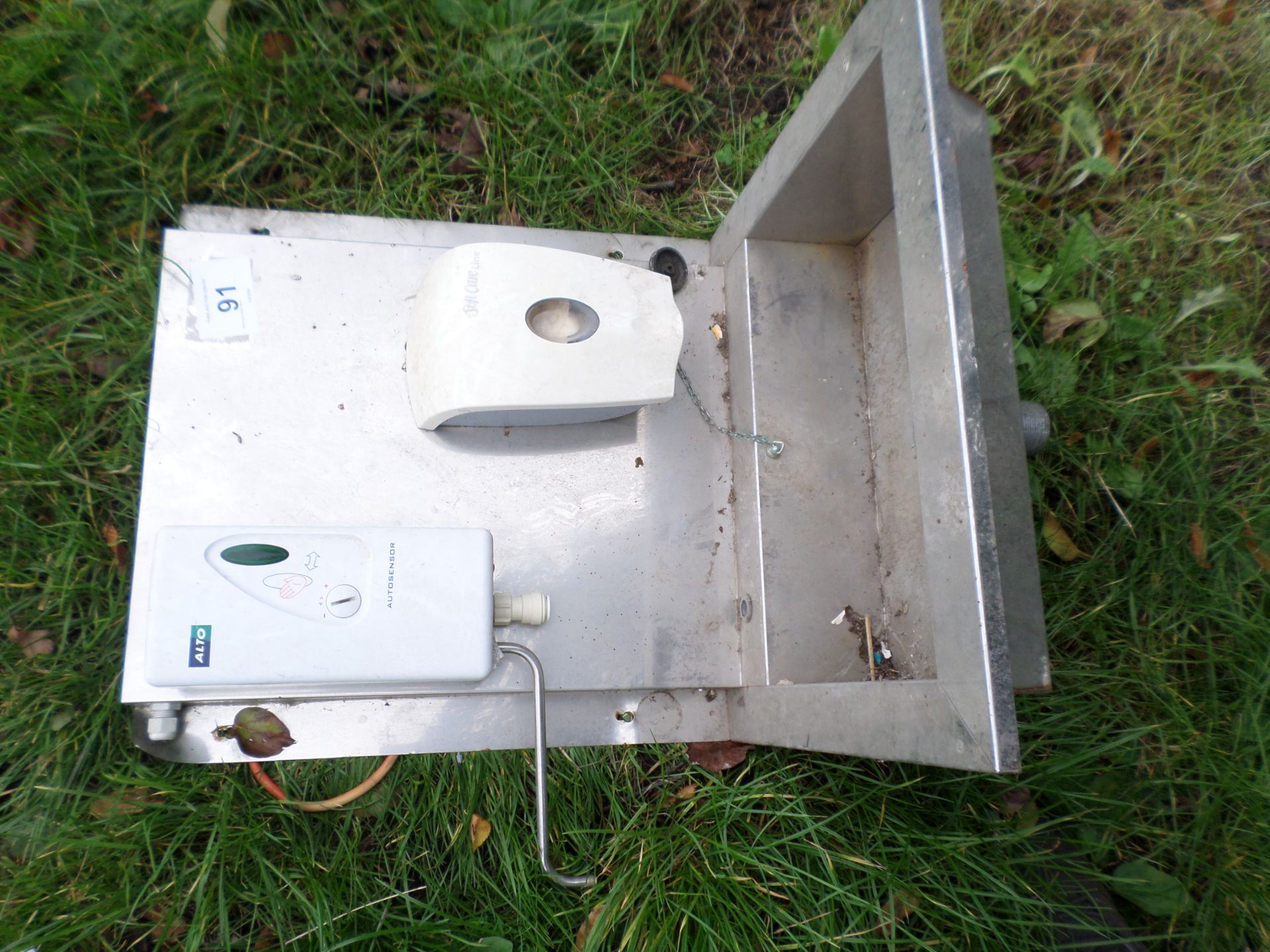 Stainless steel sink and soap dispensers NO VAT - Image 3 of 3