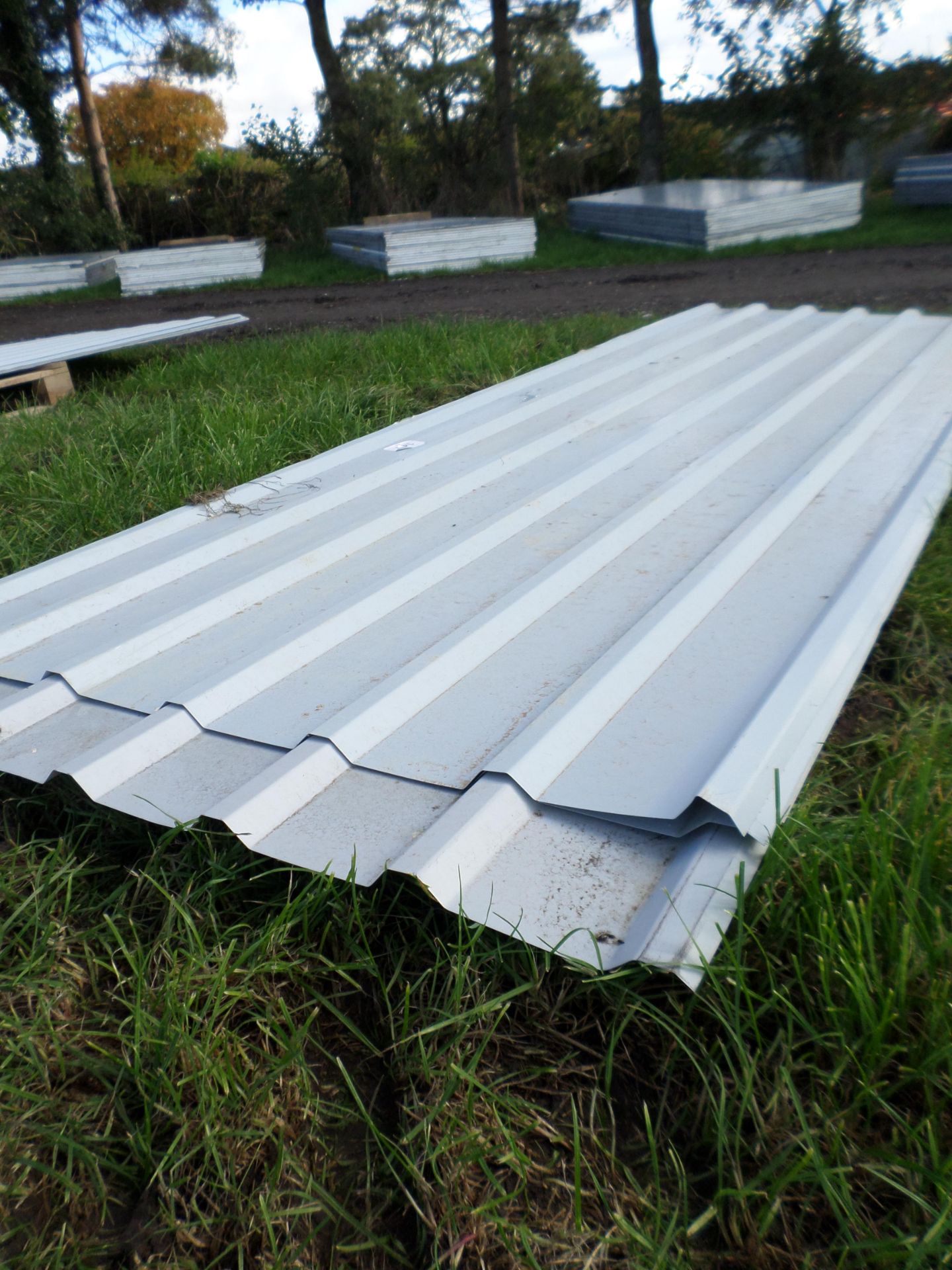 10 roofing sheets NO VAT - Image 2 of 2