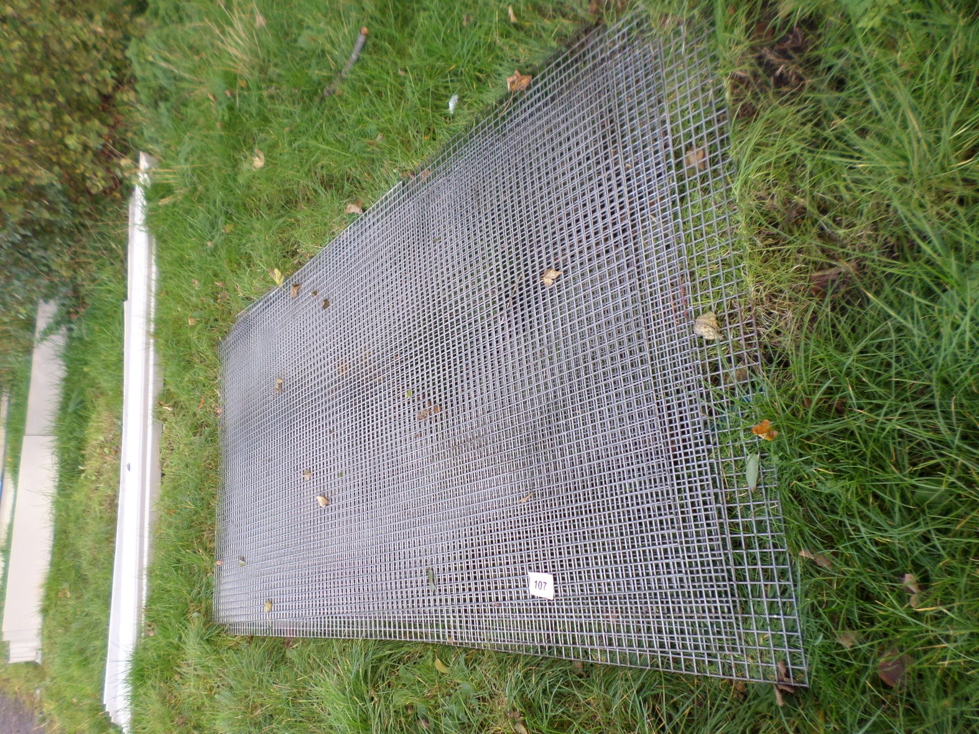 5 sheets of 8x4 galvanised mesh with 25mm holes NO VAT - Image 2 of 2