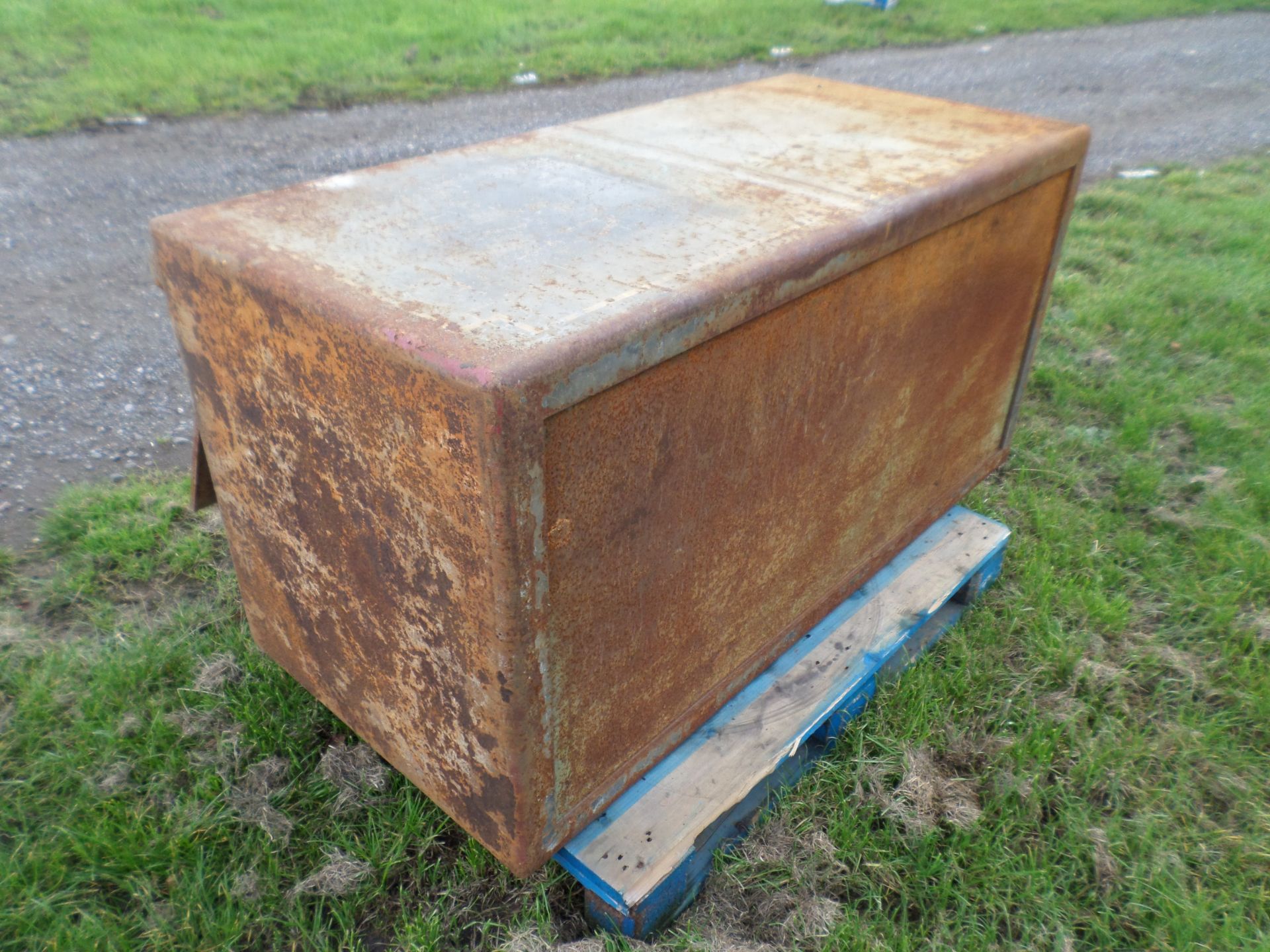 Old steel safe - Image 2 of 2