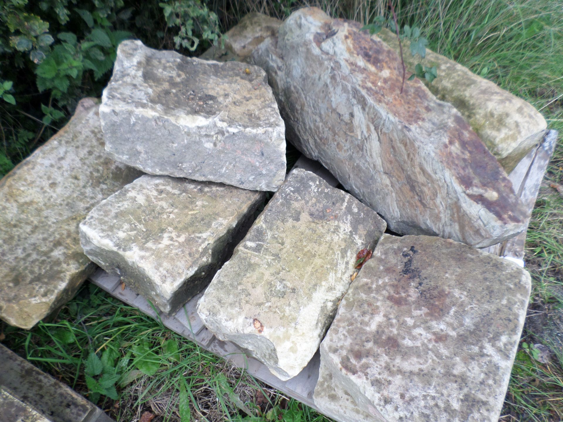 Pallet of building stone - Image 2 of 2