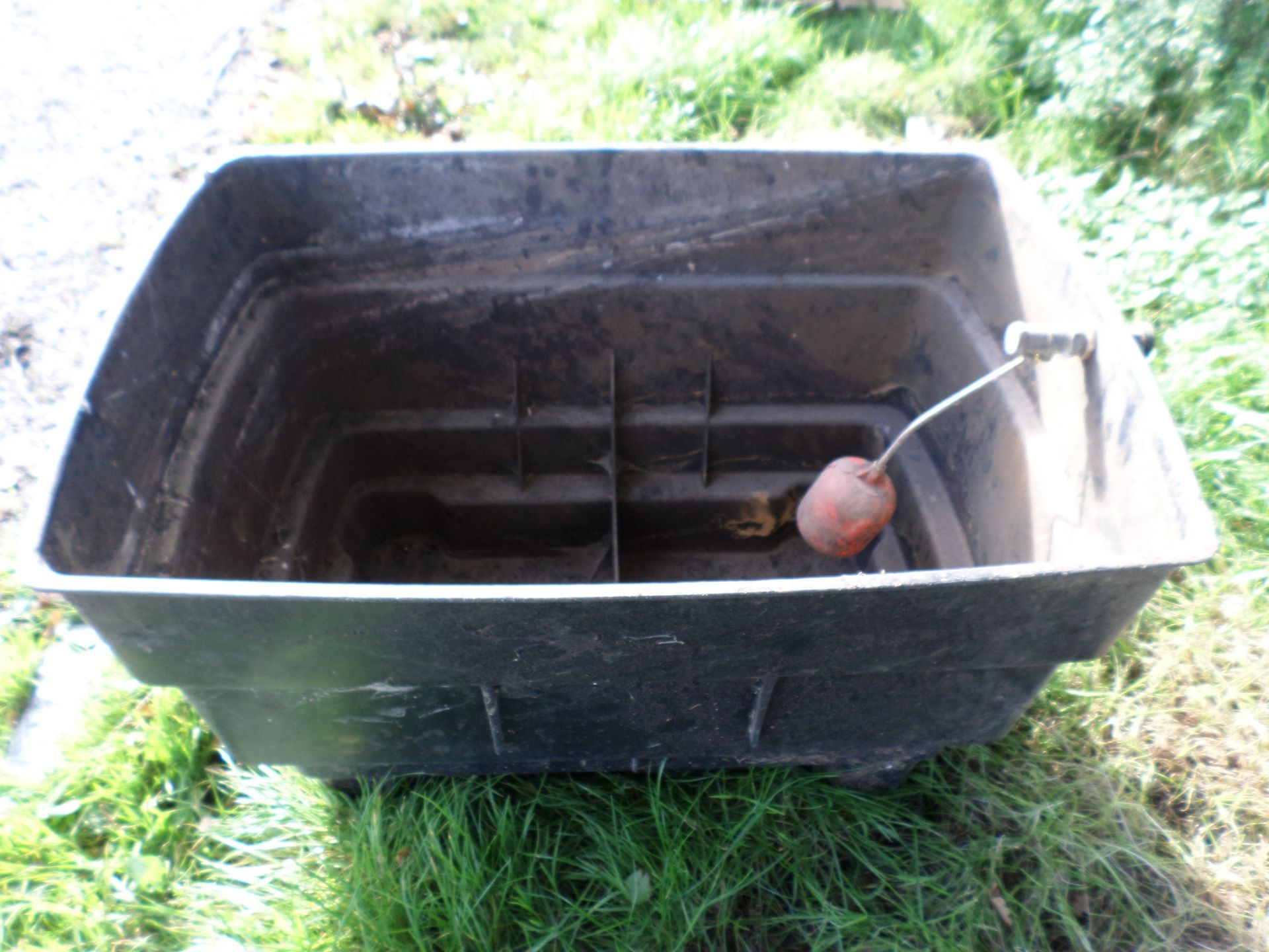 Water tank and ball cock