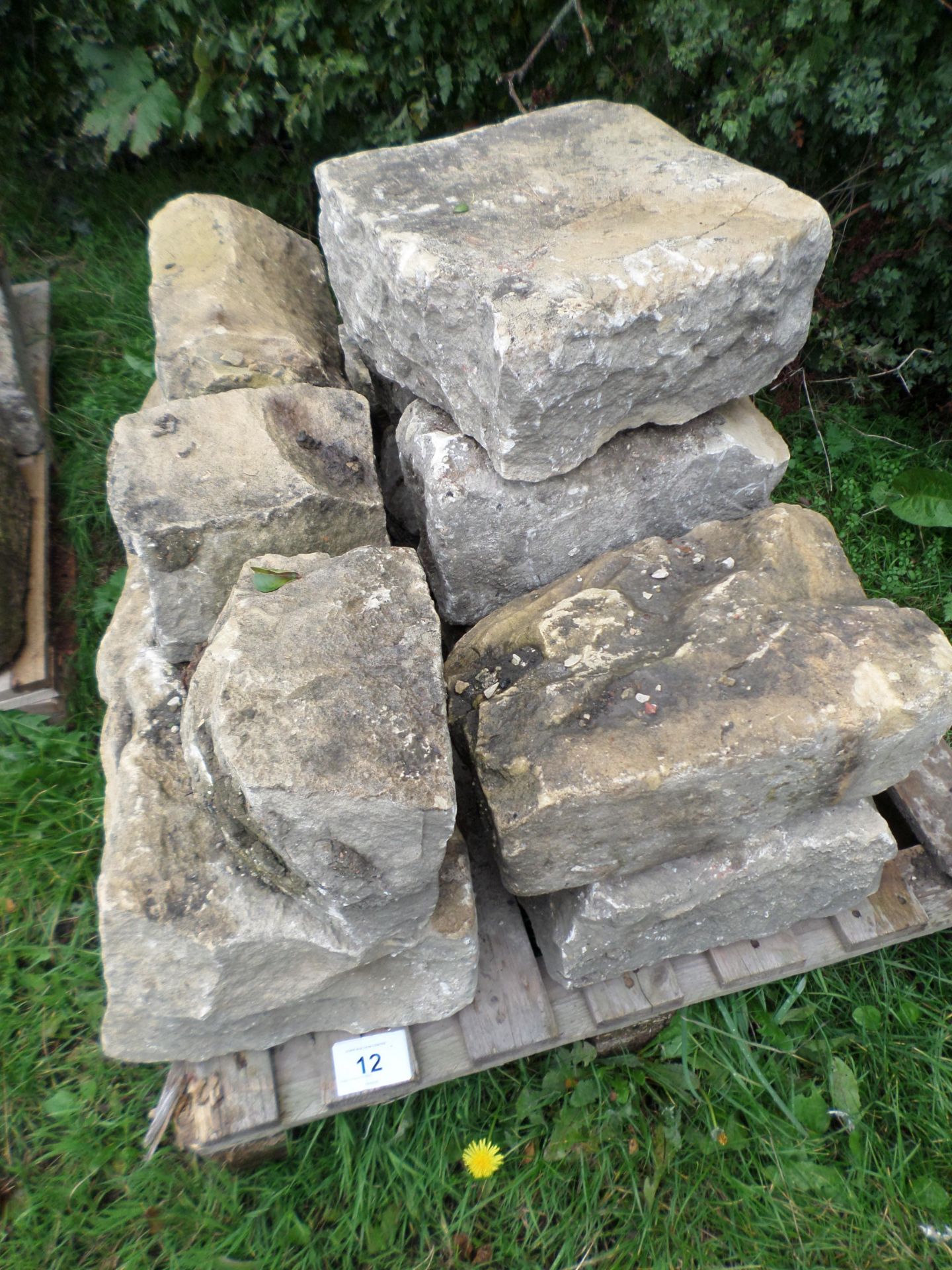 Pallet of building stone - Image 2 of 2