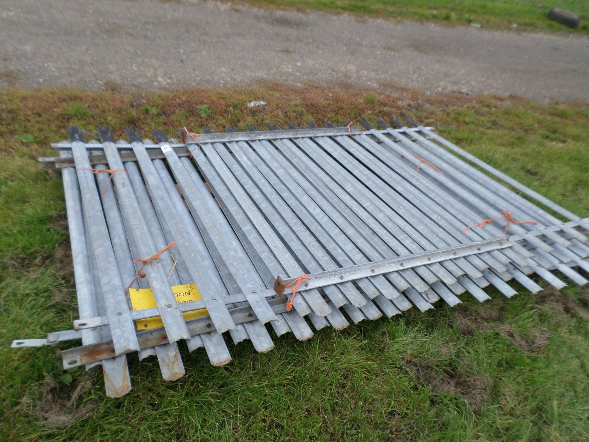 3.5 panels of security fencing, 6ft high, 9ft long, total length 40ft. NO VAT - Image 2 of 2