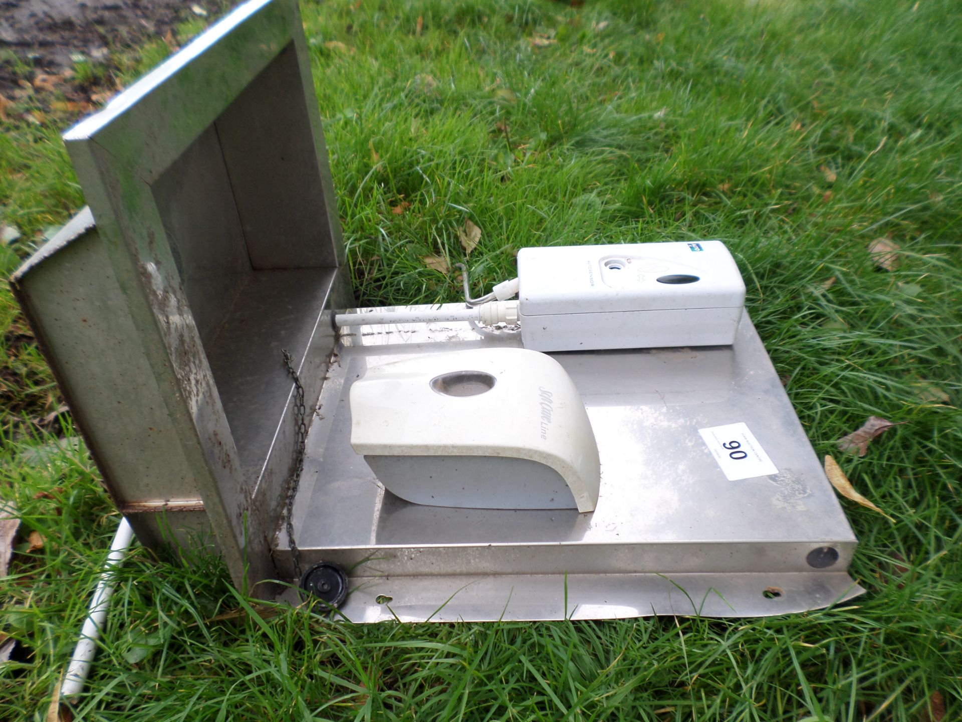 Stainless steel sink and soap dispensers NO VAT - Image 2 of 3