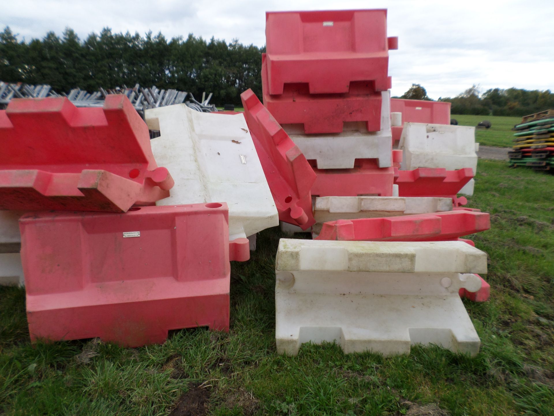 50 red and white road barriers, fillable with water - Image 3 of 3