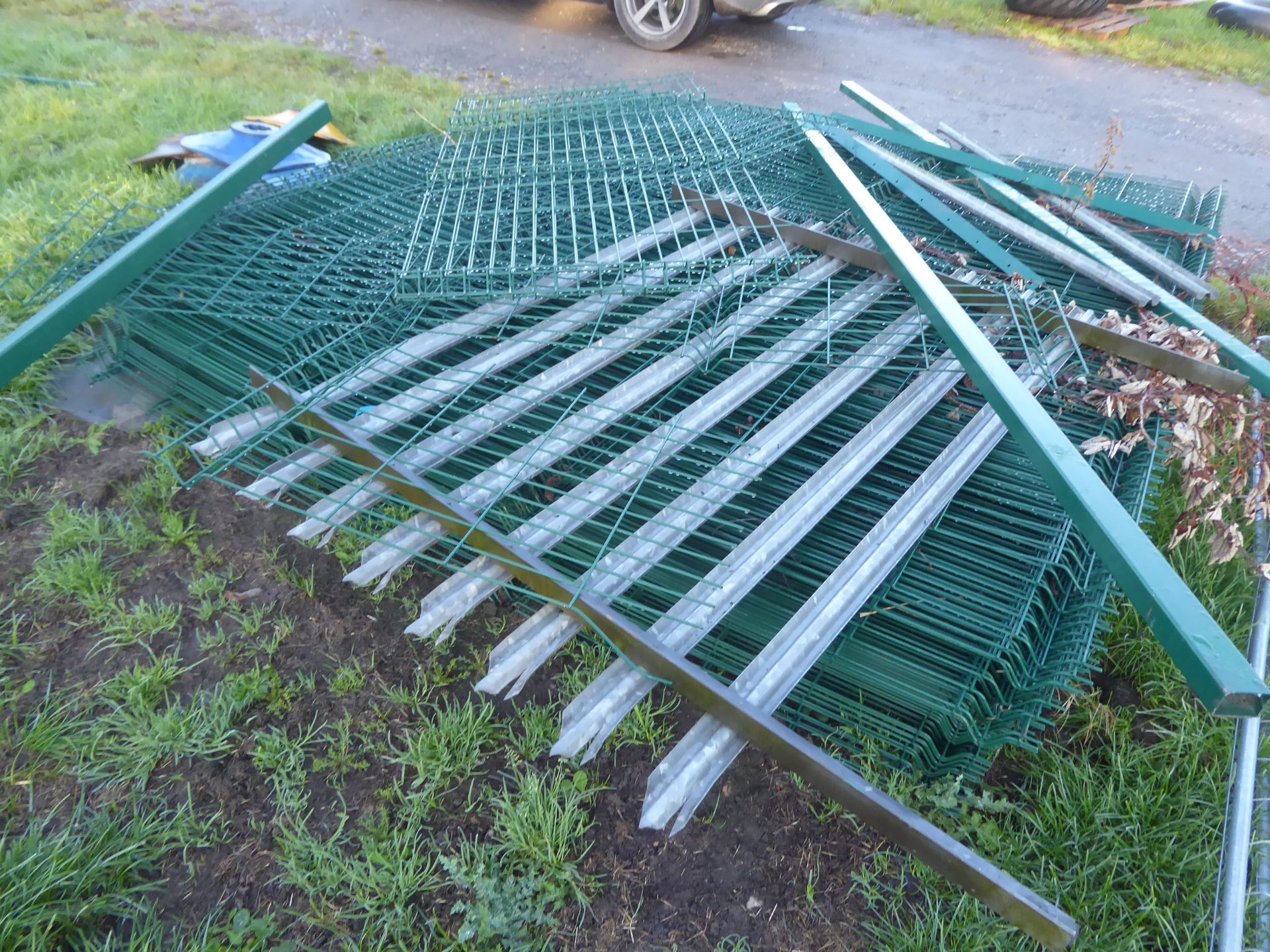 New and unused green security fencing, posts, brackets and clips NO VAT - Image 7 of 10