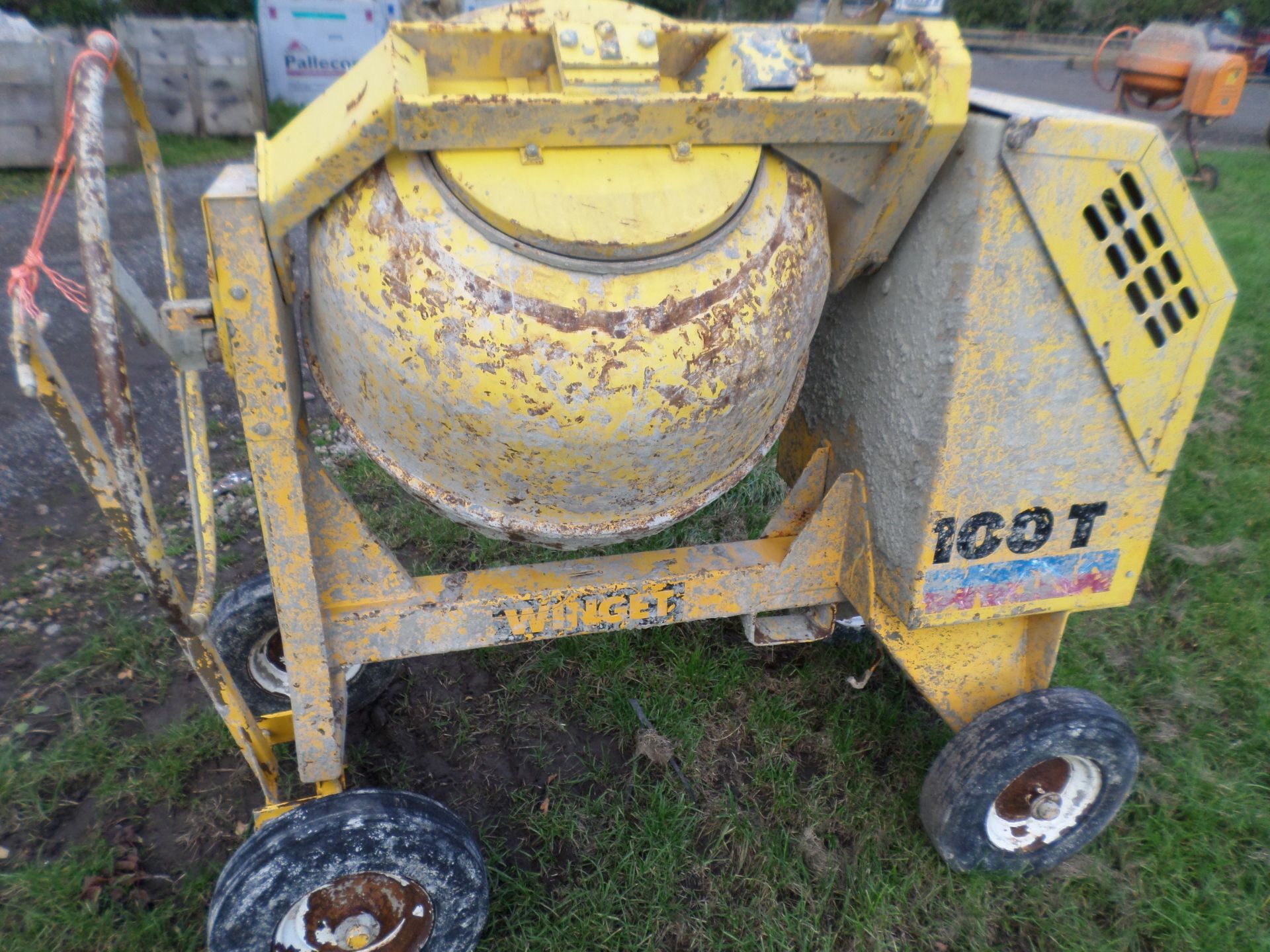 Diesel cement mixer, electric start, wo - Image 2 of 2