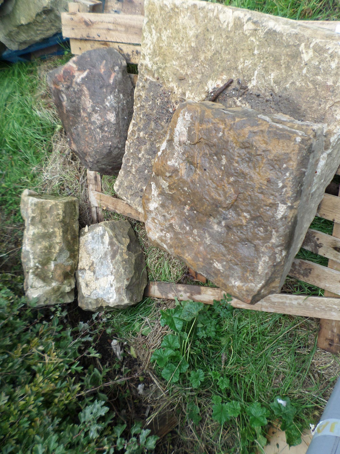 Pallet of building stone - Image 2 of 2