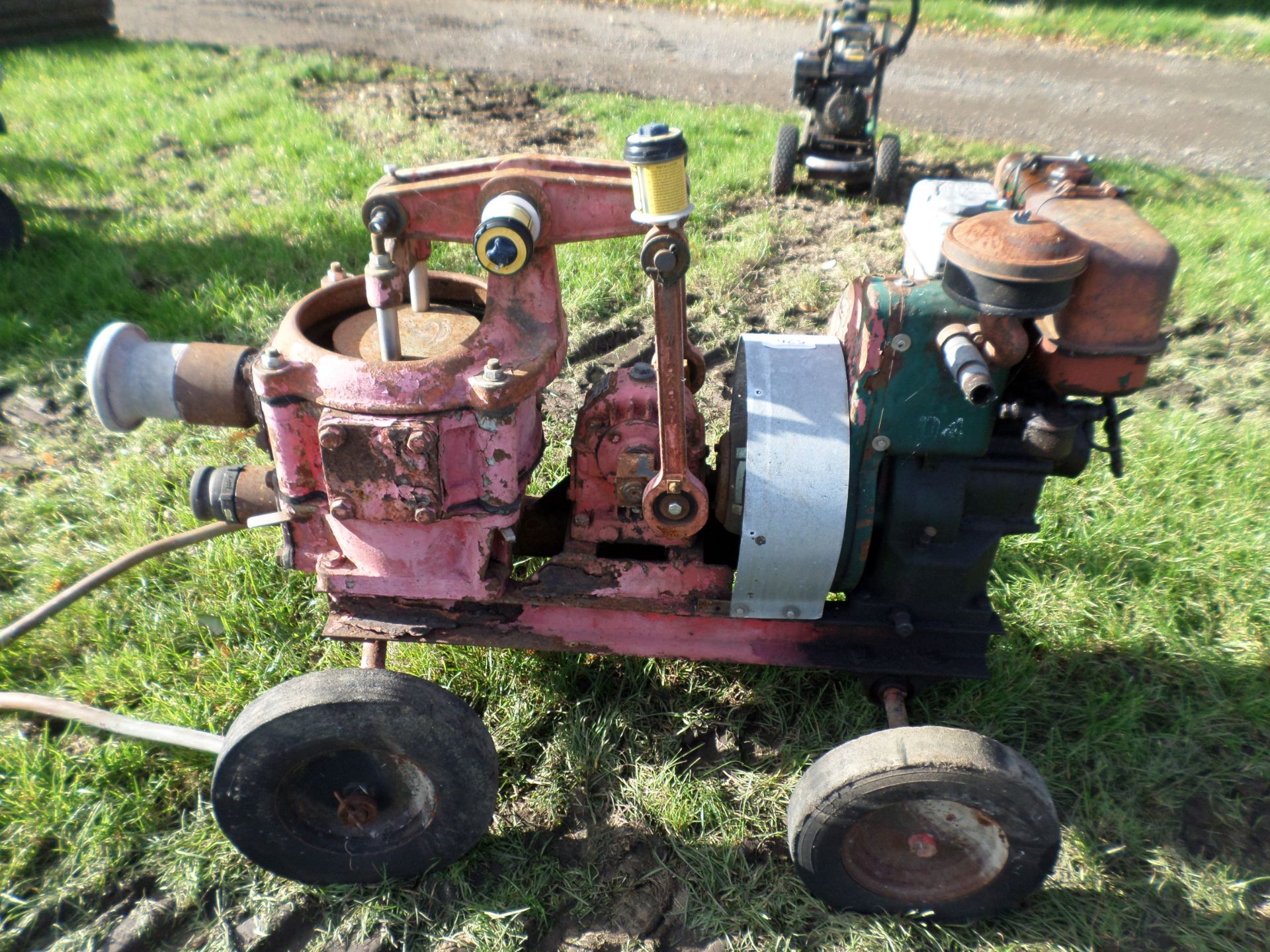 Wickham Lister diesel pump WE2367, Lister 1 cylinder diesel engine LD4, sold as seen NO VAT - Image 2 of 2